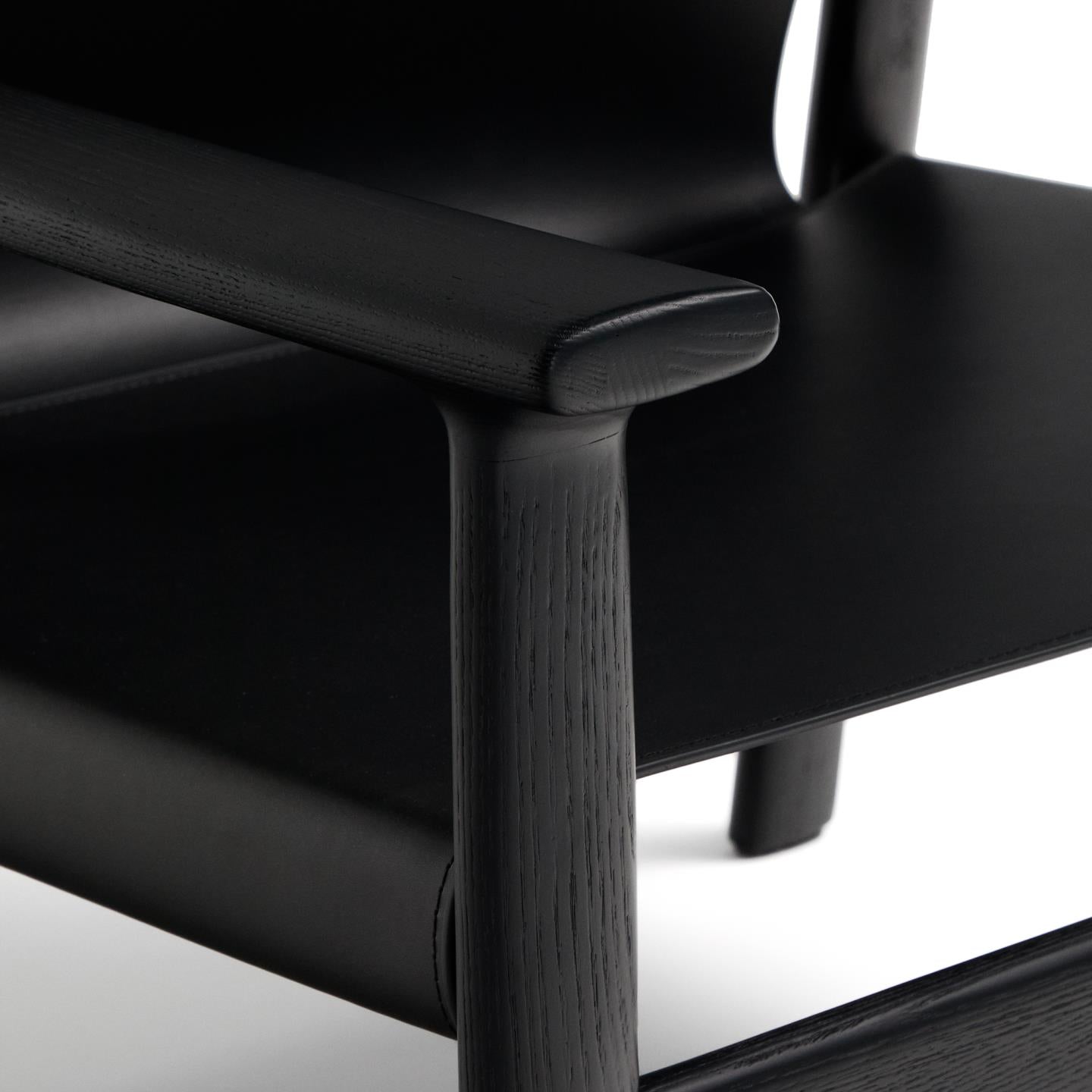 Kave Home Jan fauteuil leder Zwart essenhout