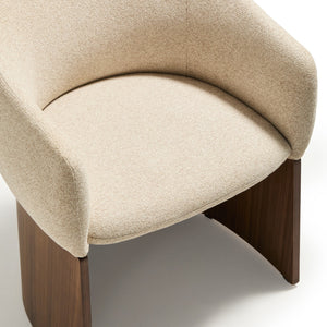 Kave Home Bosca eetkamerstoel chenille Beige walnoot