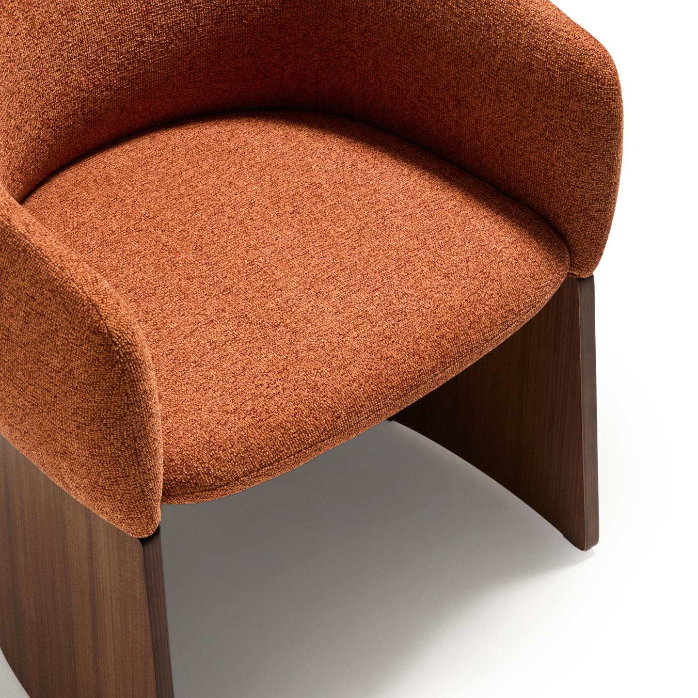 Kave Home Bosca eetkamerstoel chenille Terracotta walnoot