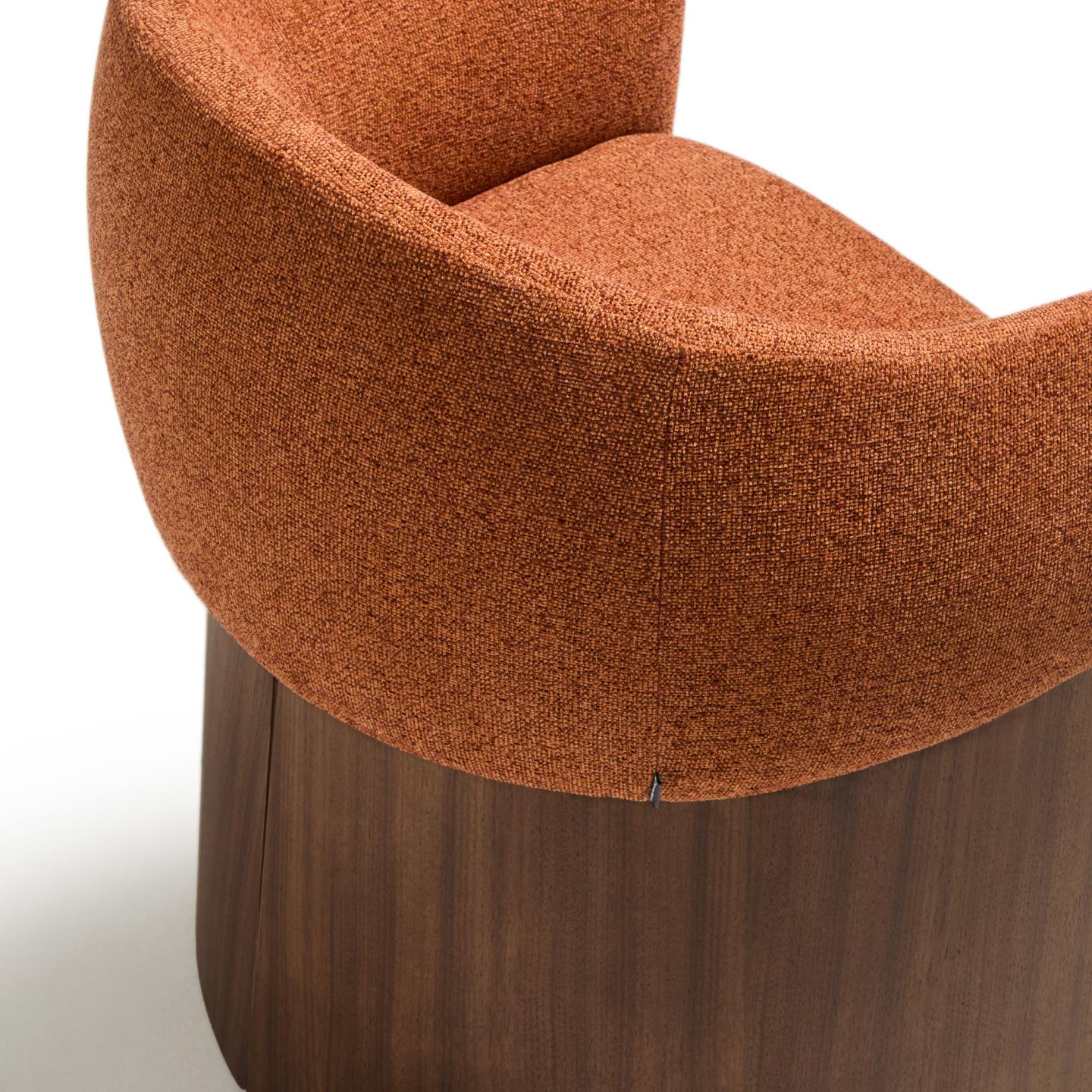 Kave Home Bosca eetkamerstoel chenille Terracotta walnoot