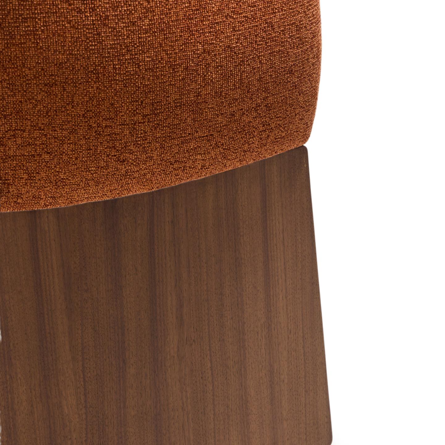 Kave Home Bosca eetkamerstoel chenille Terracotta walnoot