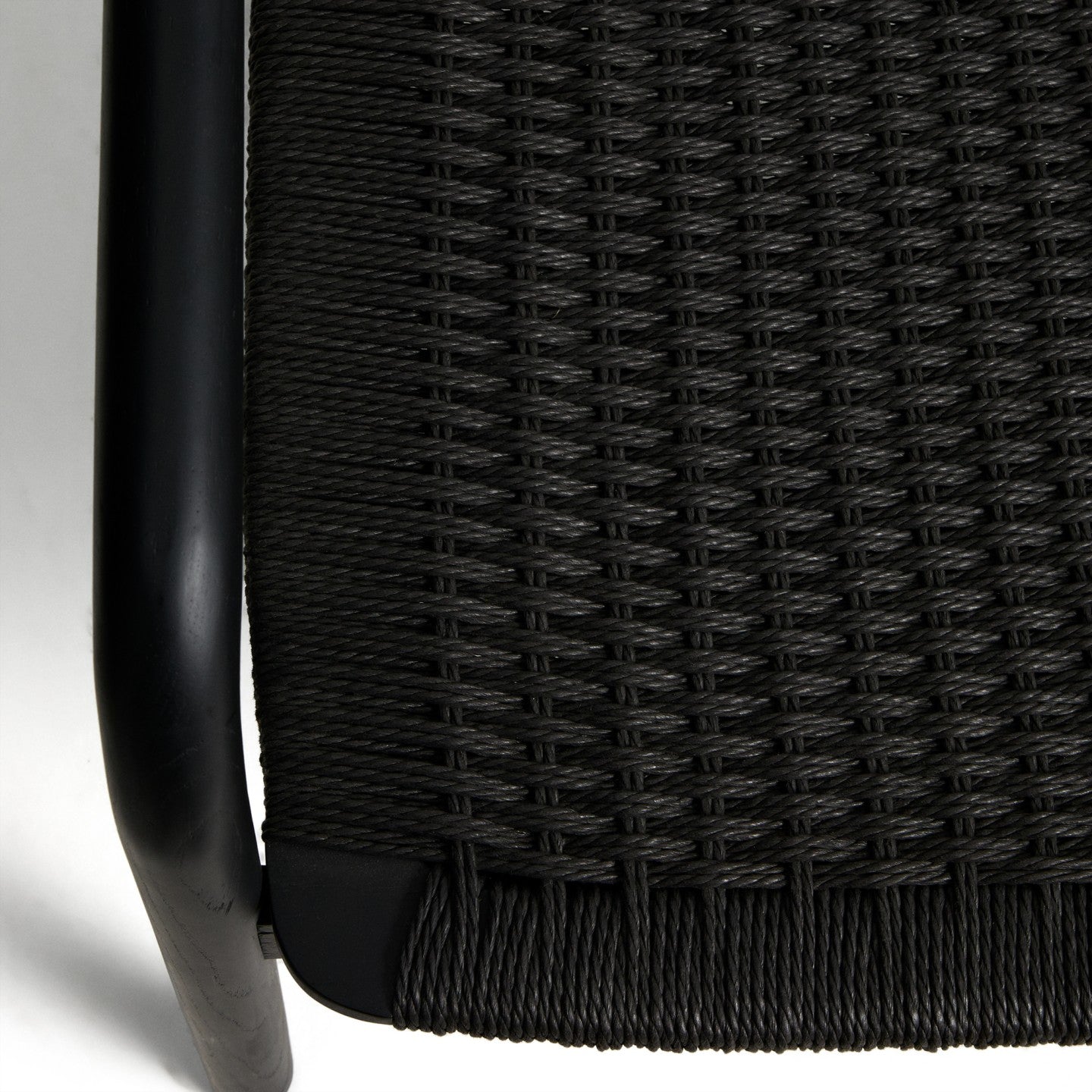 Kave Home Derile fauteuil eiken Zwart