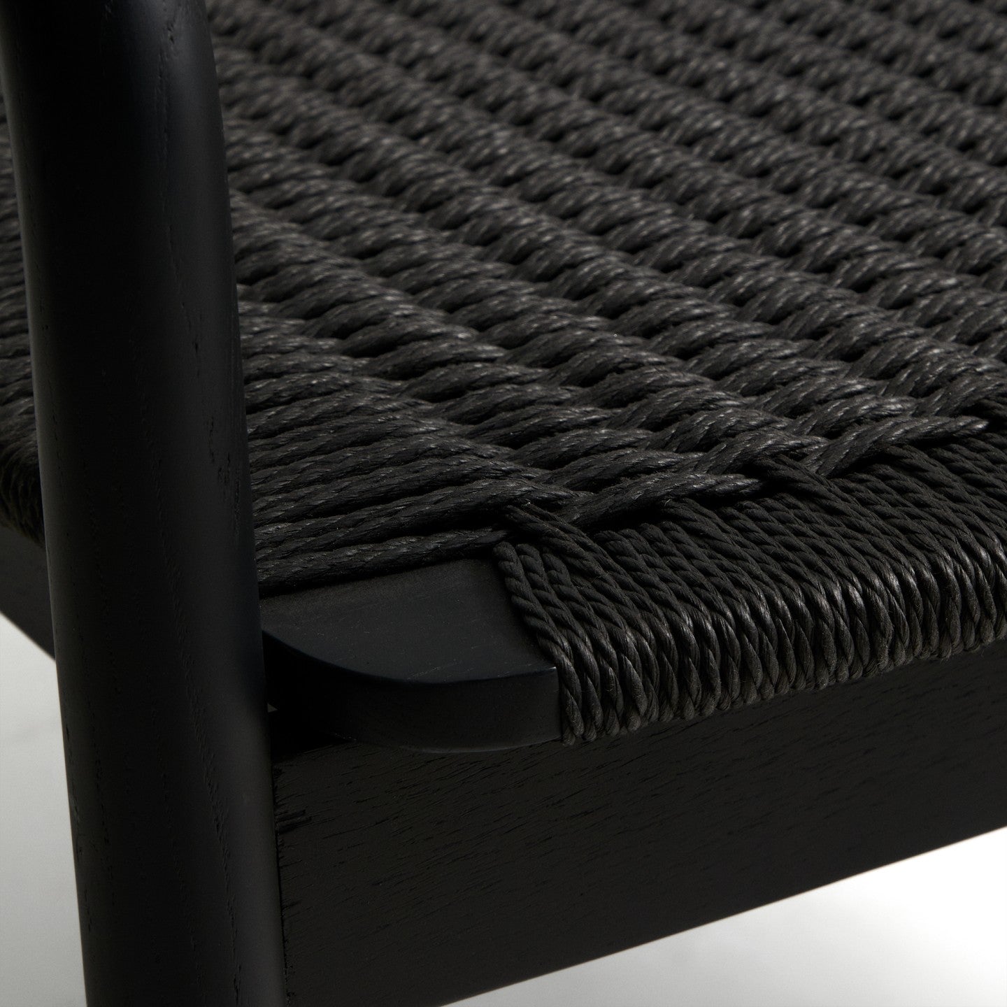 Kave Home Derile fauteuil eiken Zwart