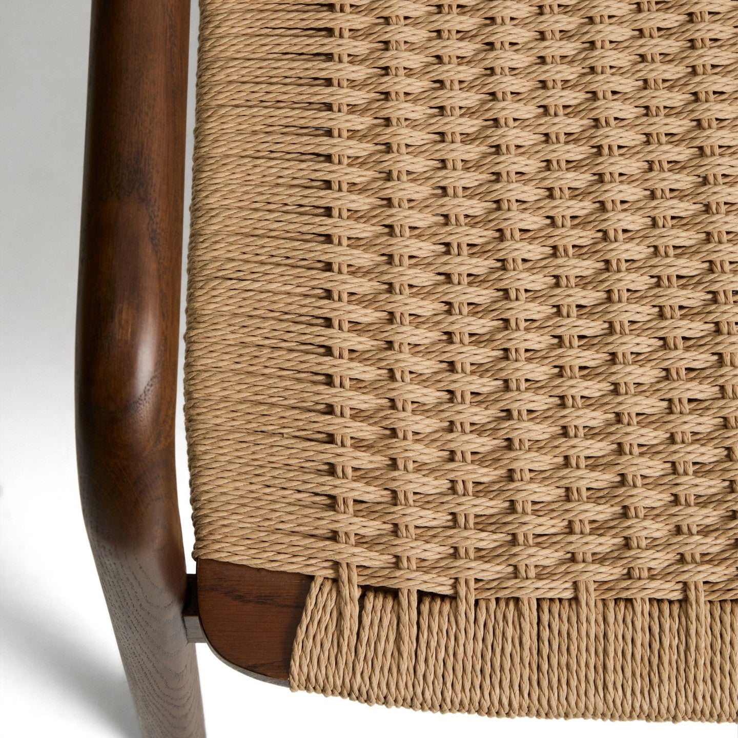 Kave Home Derile fauteuil eiken Donker