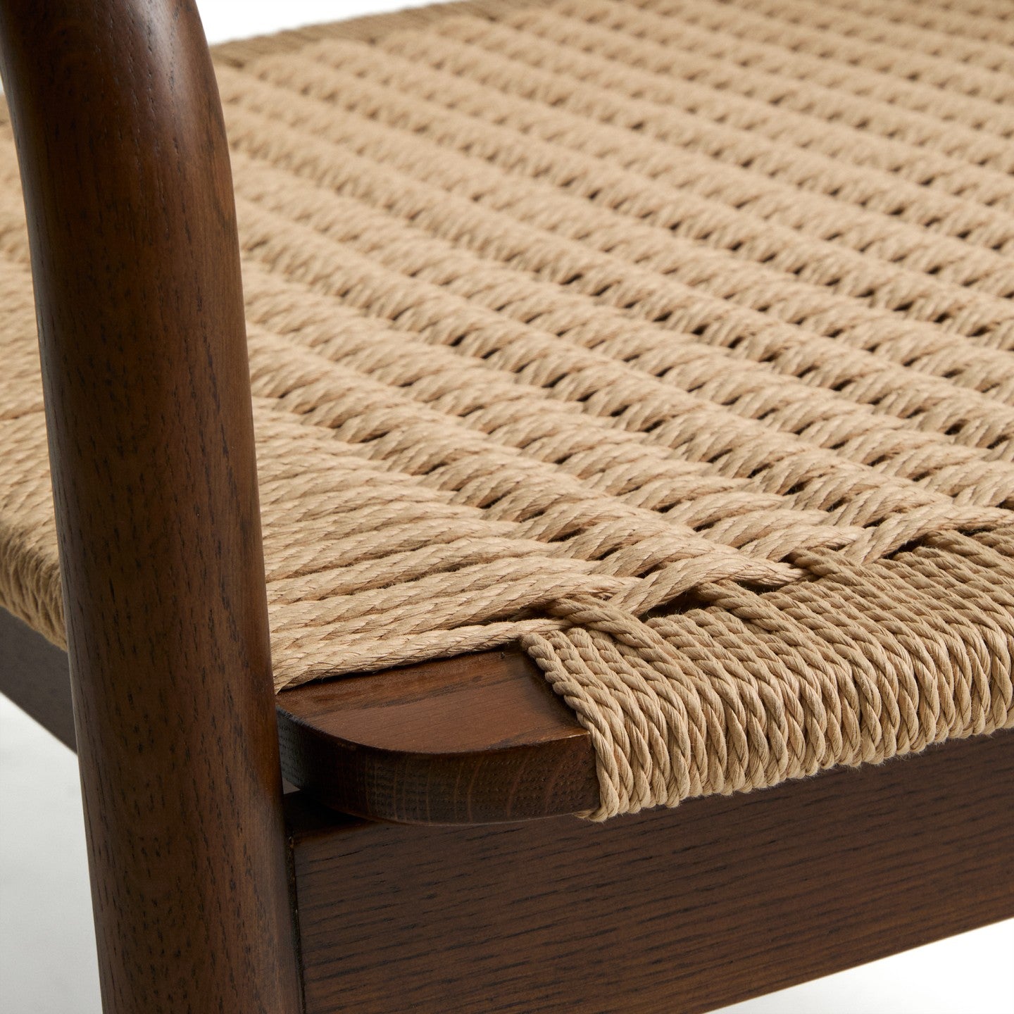 Kave Home Derile fauteuil eiken Donker