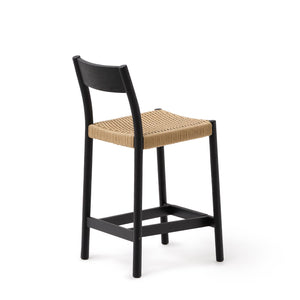 Kave Home Yalia barkruk H65 met rugleuning Zwart