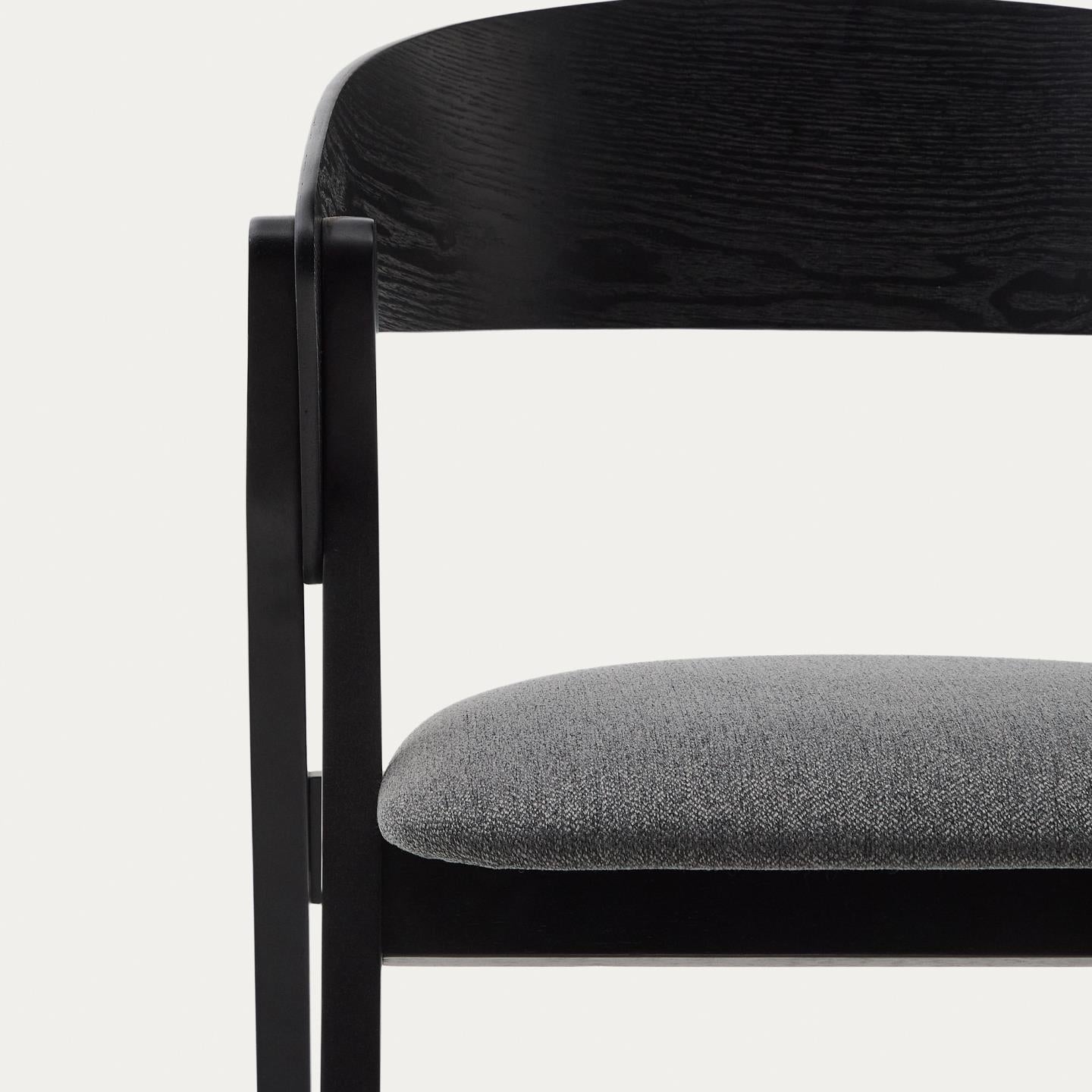 Kave Home Godia eetkamerstoel chenille Grijs/zwart