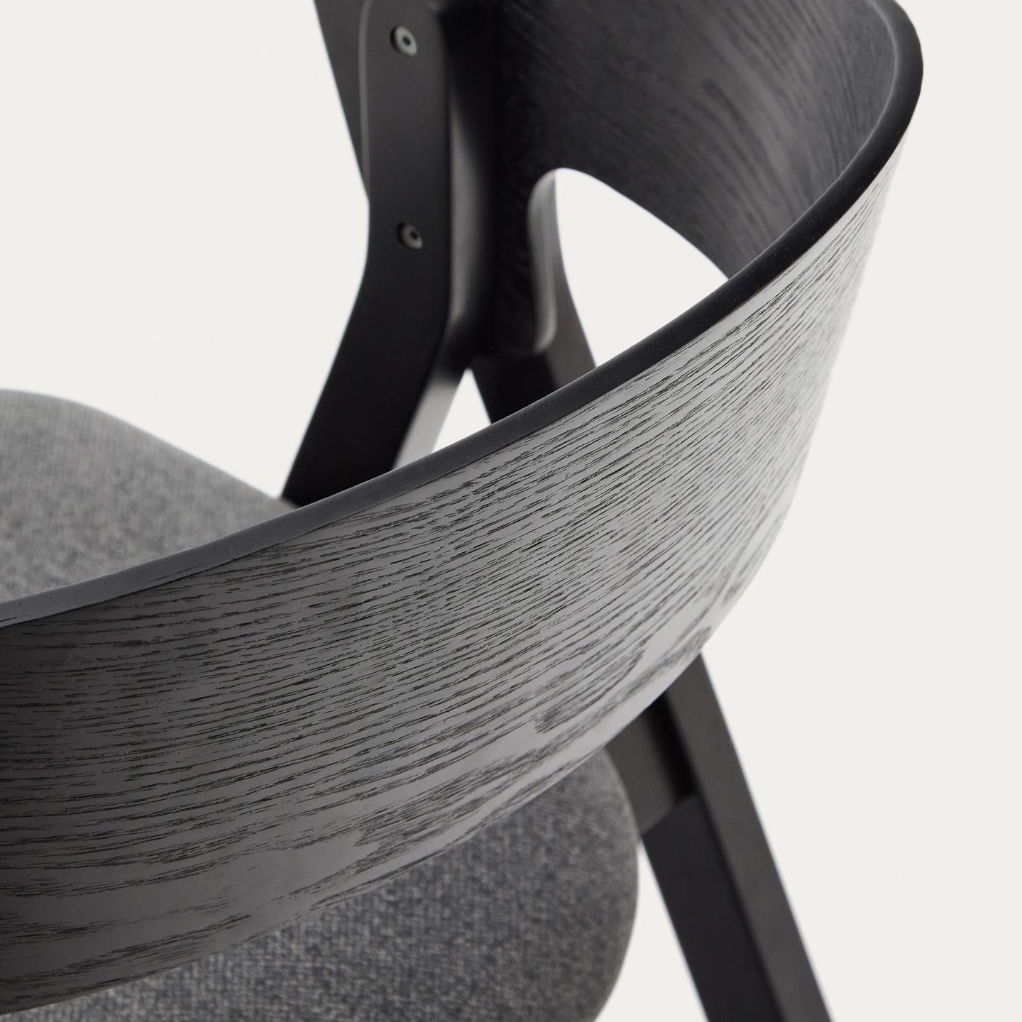 Kave Home Godia eetkamerstoel chenille Grijs/zwart