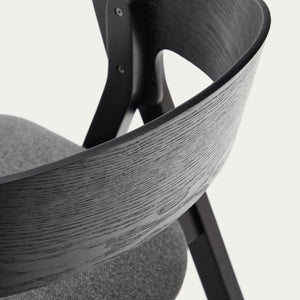 Kave Home Godia eetkamerstoel chenille Grijs/zwart