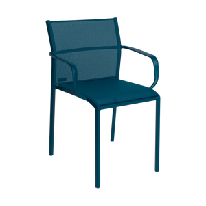 Fermob Cadiz tuinstoel met arm Acapulco Blue