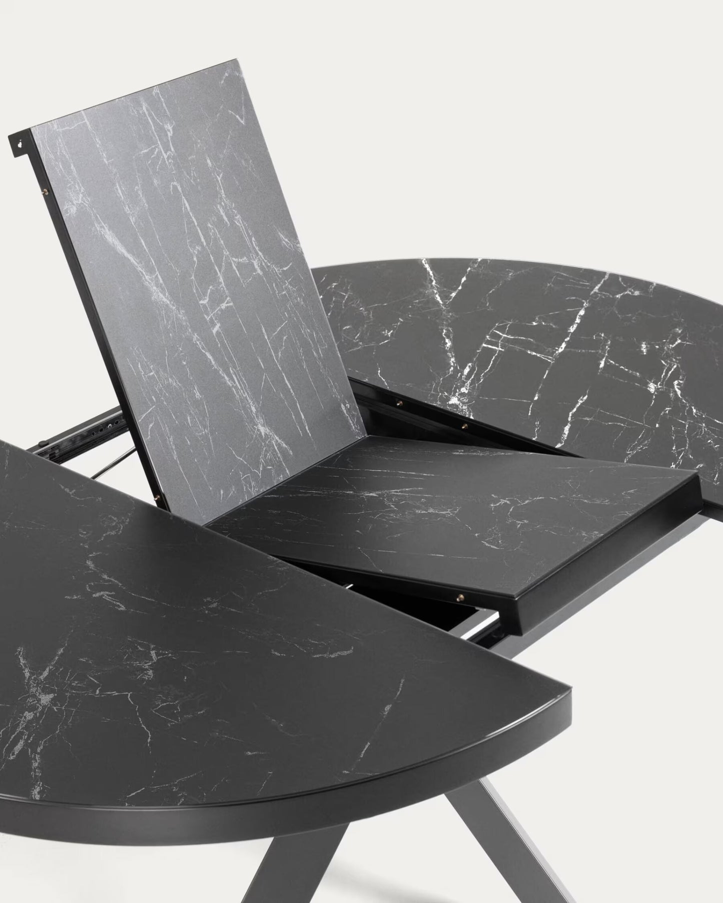 Kave Home Vashti eettafel uitschuifbaar Ø120(160) cm porselein Zwart