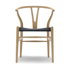 Carl Hansen & Søn CH24 Wishbone Stoel - Gezeept eikenhout met zwarte zitting