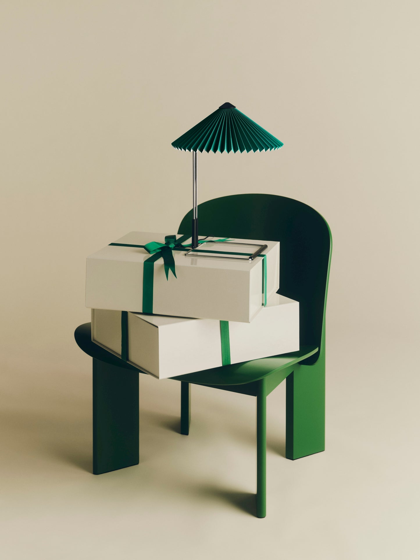 HAY Matin 300 tafellamp Green/Brass