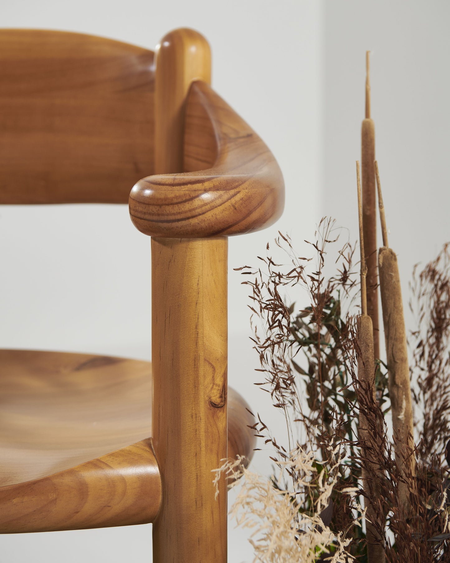 Gubi Daumiller eetkamerstoel golden pine