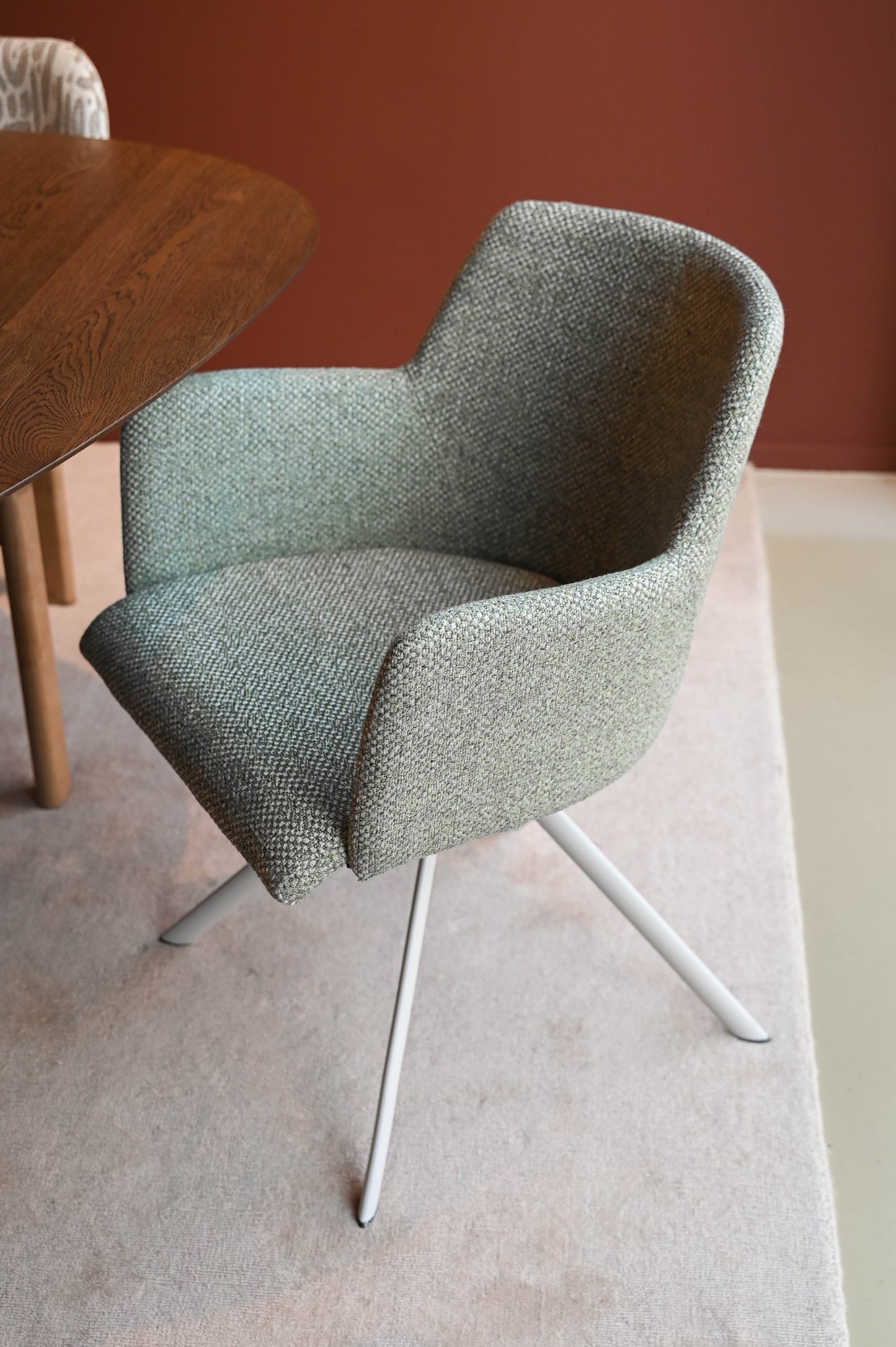 HelloChair HC119 Lysa eetkamerstoel Be Great Olive spinpoot straight beige