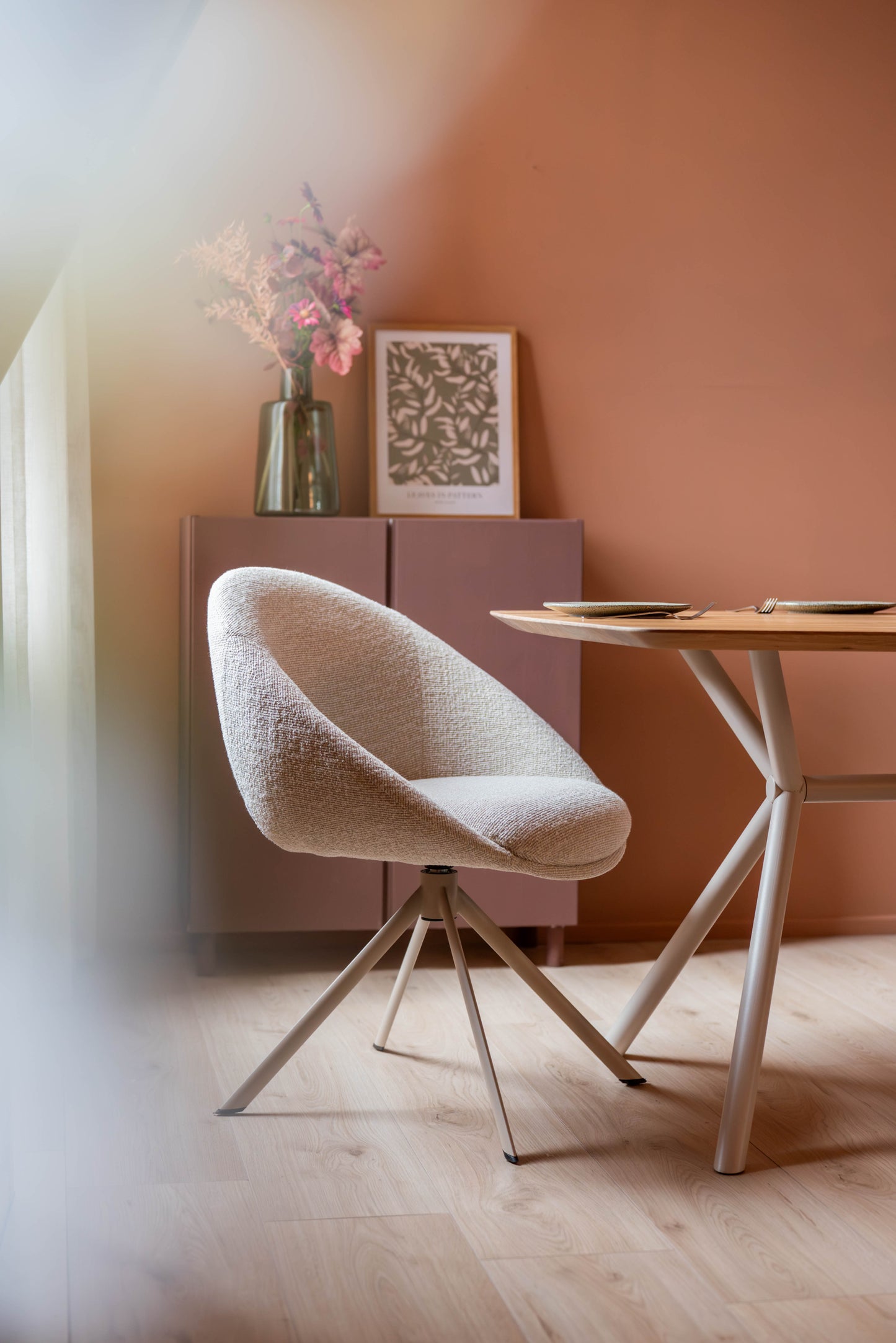 HelloChair HC18 Silven eetkamerstoel spinpoot beige Amber Natural