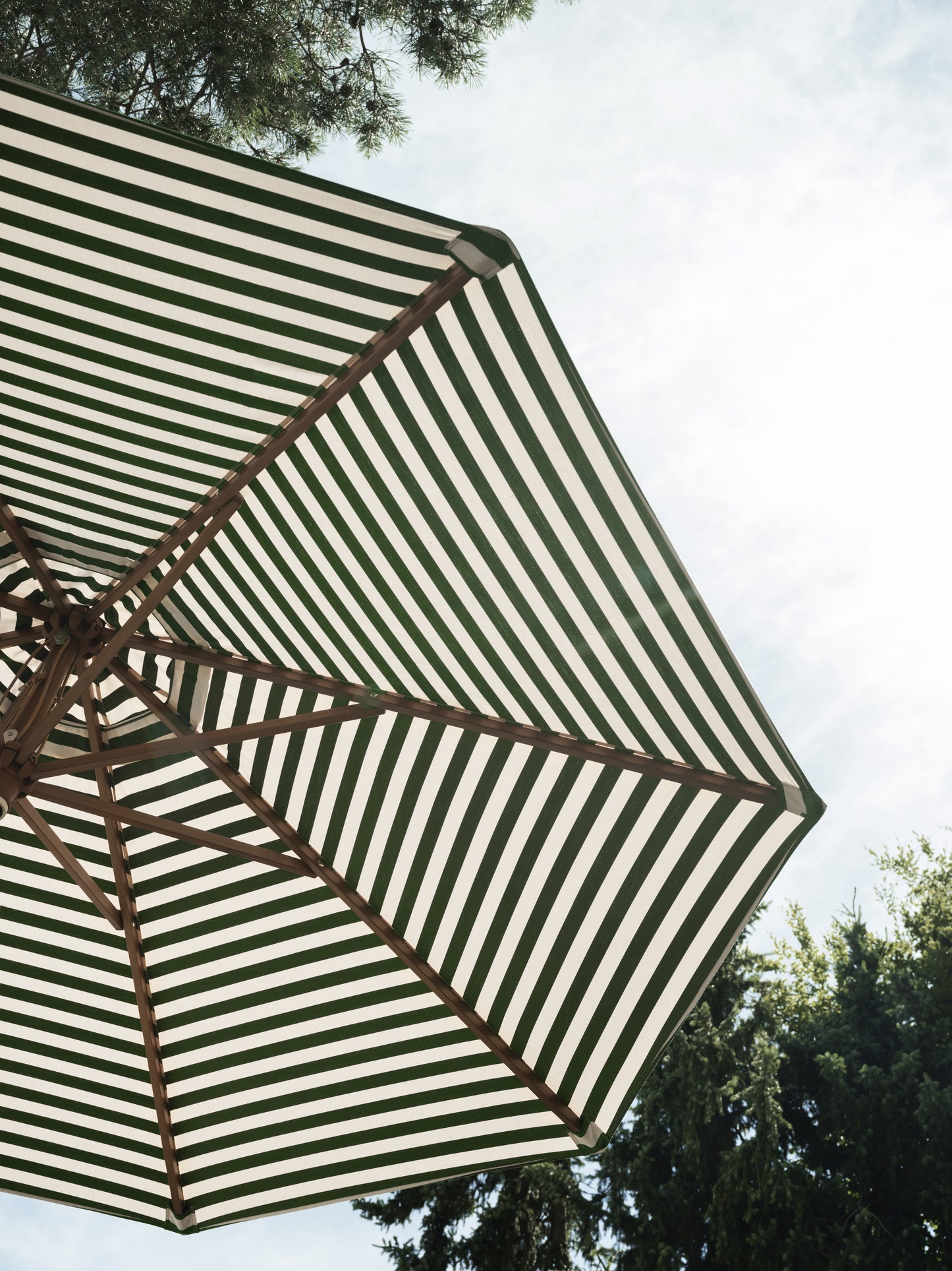 Fritz Hansen Messina parasol Ø300 cm Light Apricot/Darkgreen