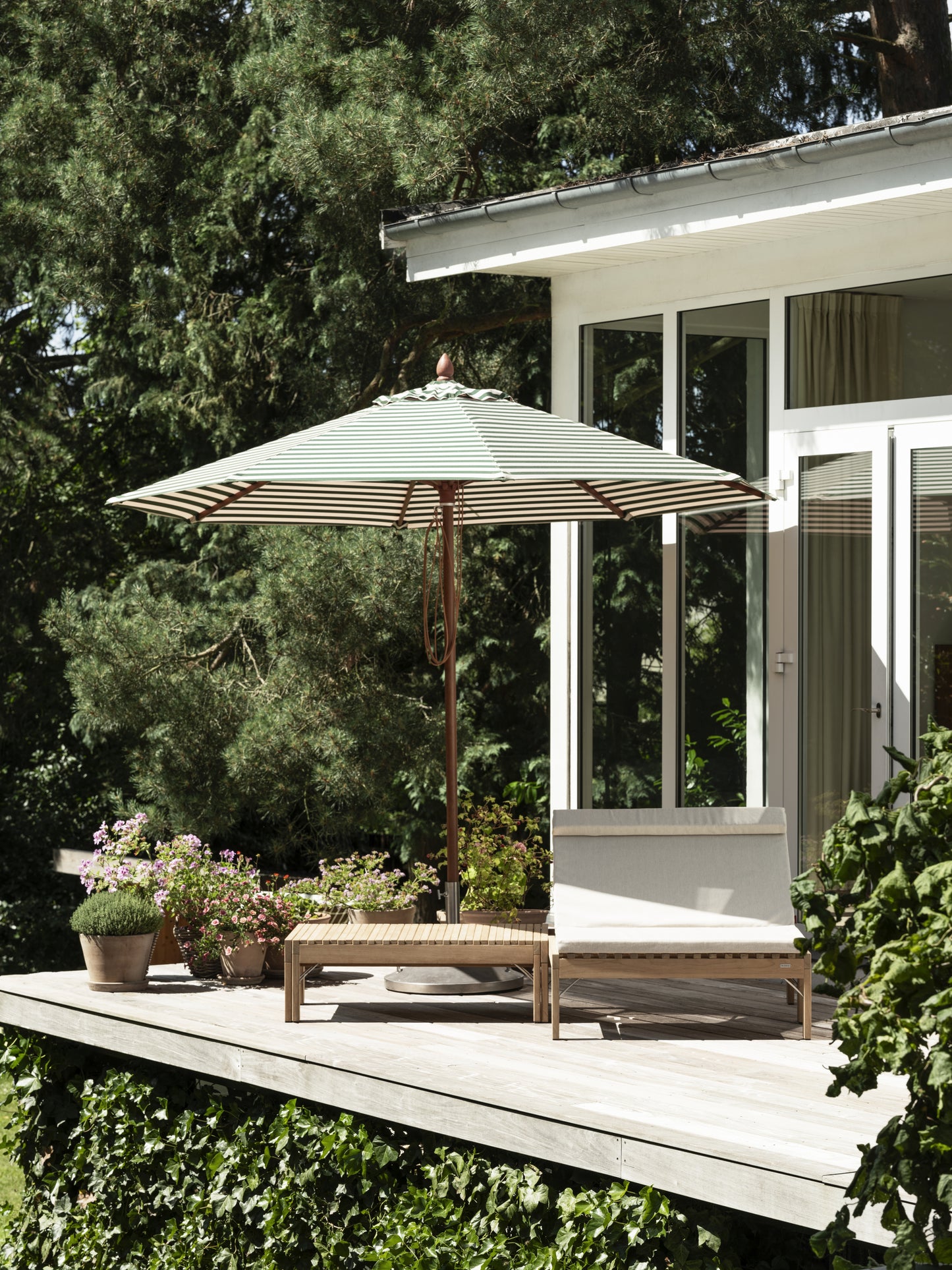 Fritz Hansen Messina parasol Ø300 cm Light Apricot/Darkgreen
