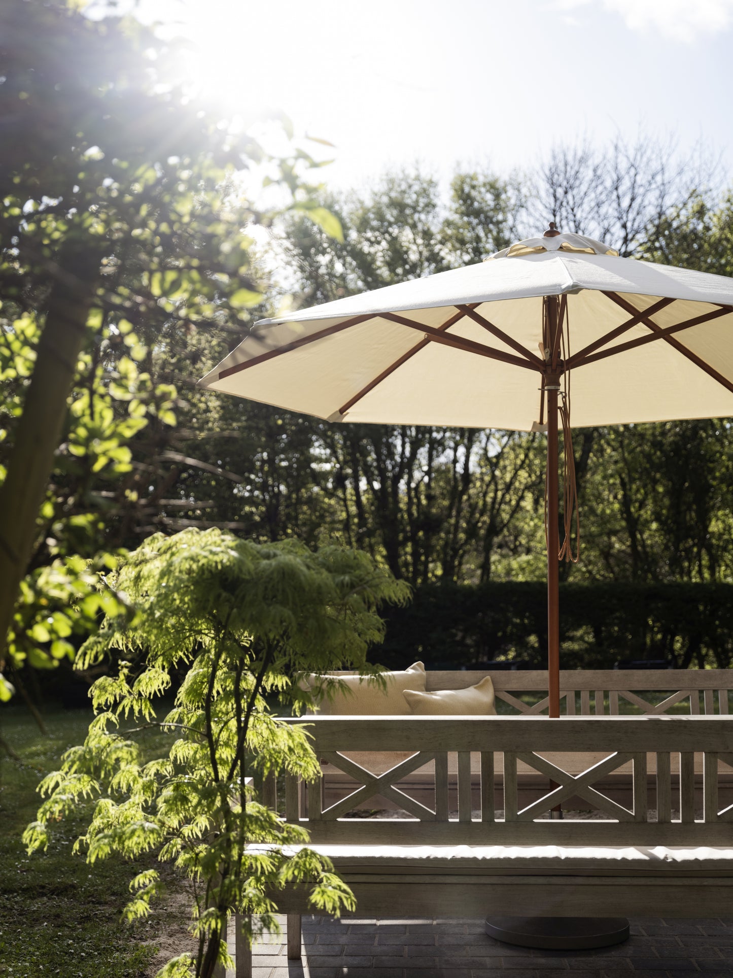 Fritz Hansen Messina parasol Ø300 cm Lemon/Sand Stripe