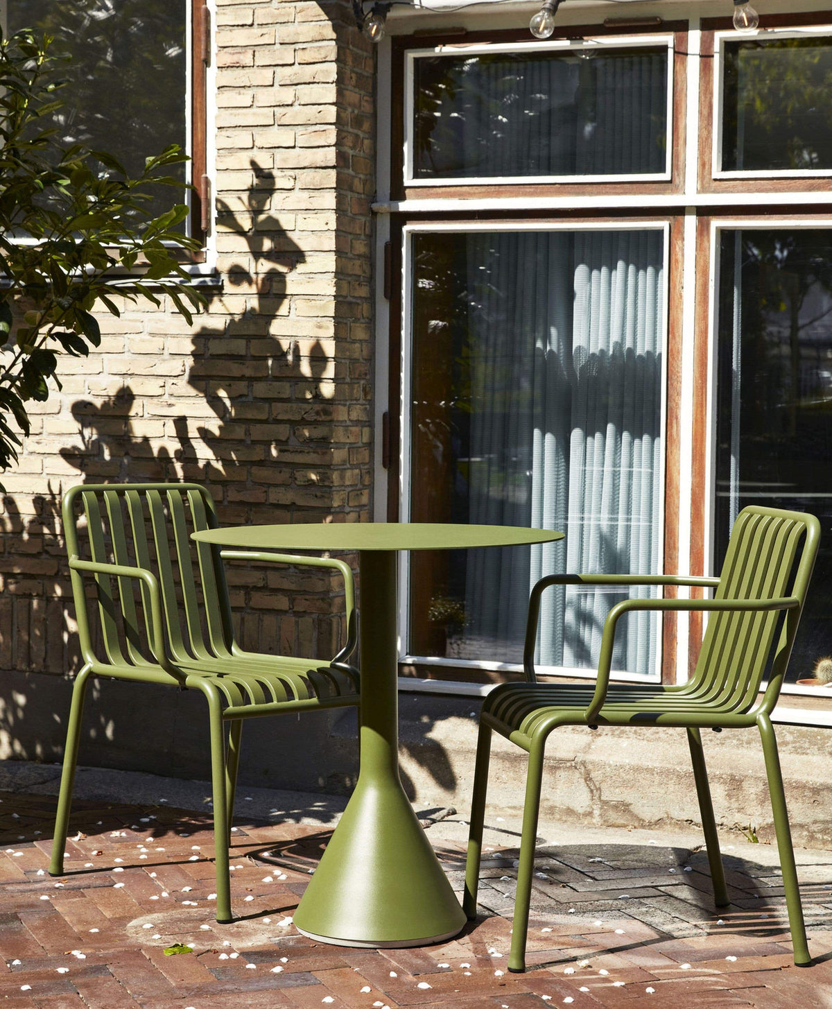 HAY Palissade tuinstoel met armleuning Cream White