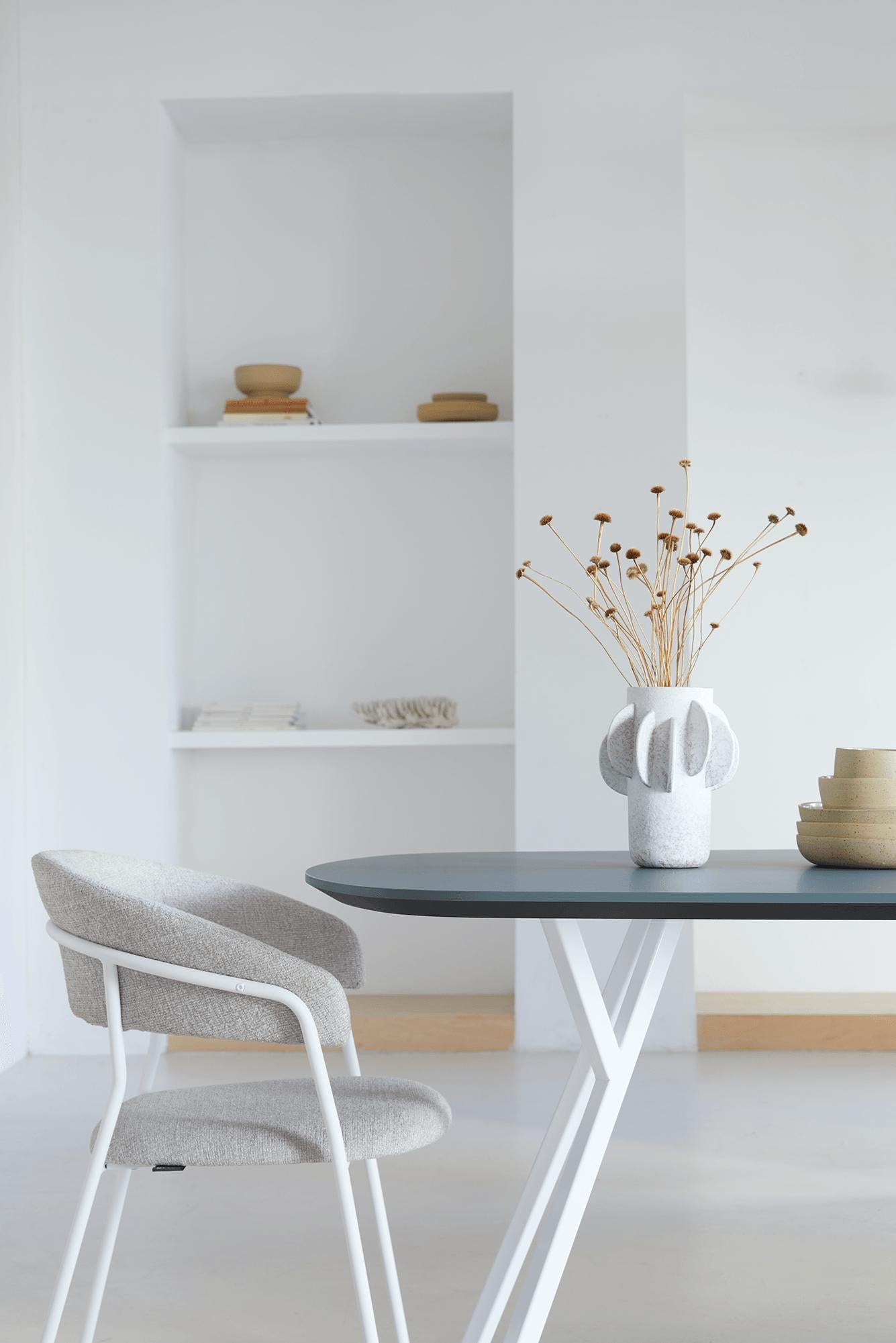 Dyyk Float eettafel 260x110 cm eiken groove zwart
