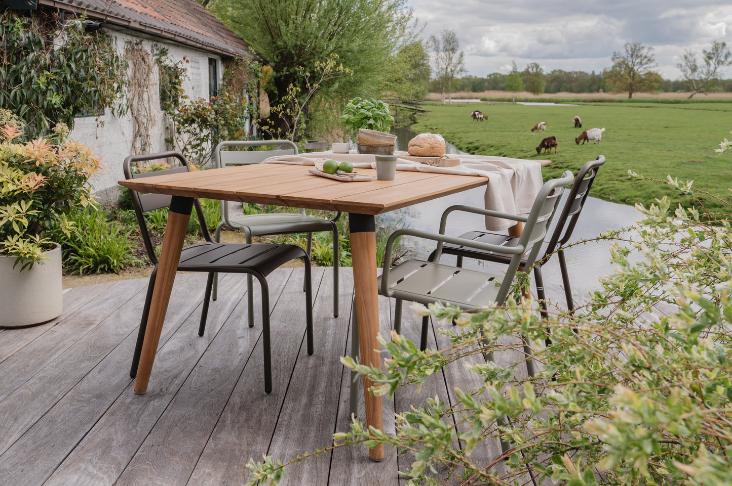 EMU Star tuinstoel aluminium met arm magnolia pink