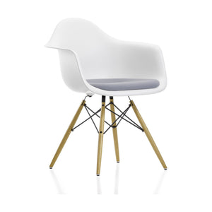 Vitra Eames DAW eetkamerstoel met arm vast zitkussen White esdoorn