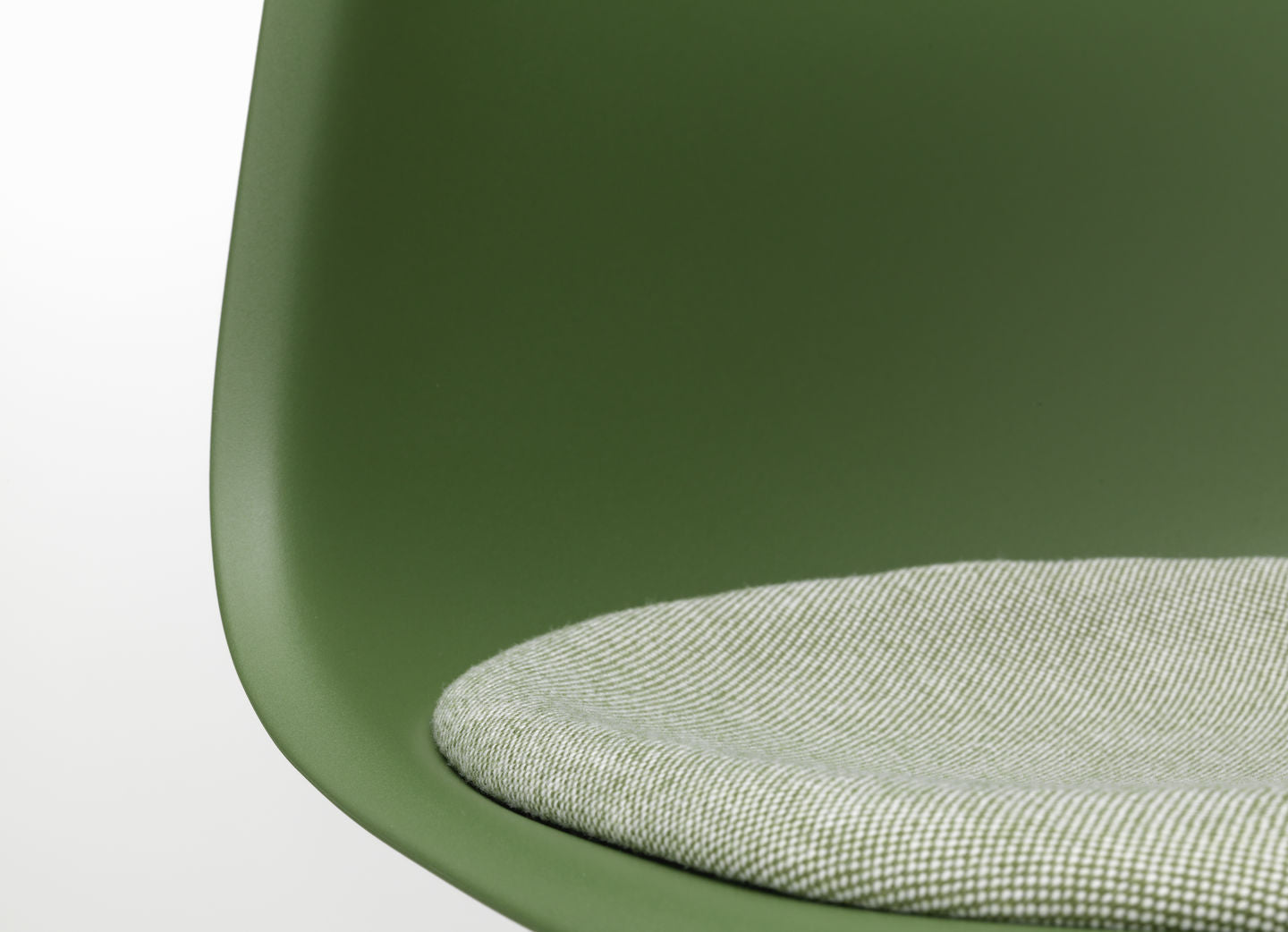 Vitra Eames DSR eetkamerstoel vast zitkussen Forest zwart gepoedercoat