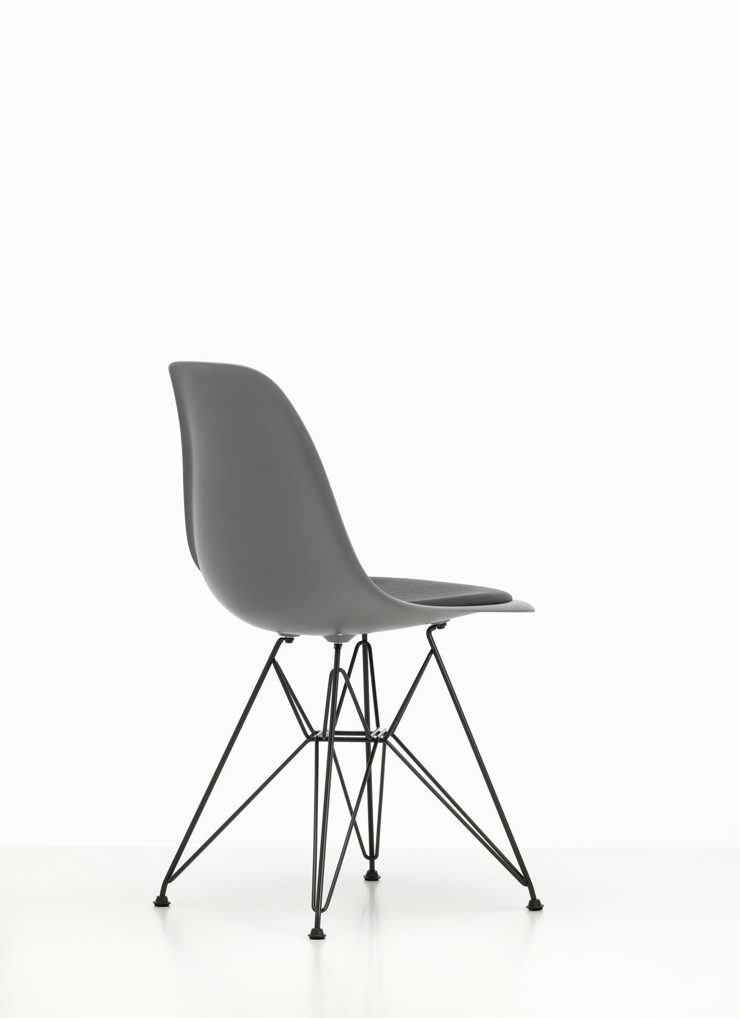 Vitra Eames DSR eetkamerstoel vast zitkussen Granite Grey zwart gepoedercoat