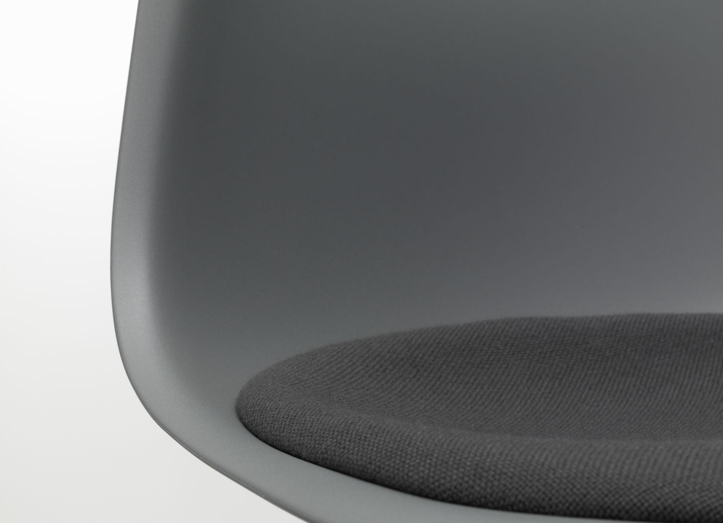 Vitra Eames DSR eetkamerstoel vast zitkussen Granite Grey zwart gepoedercoat
