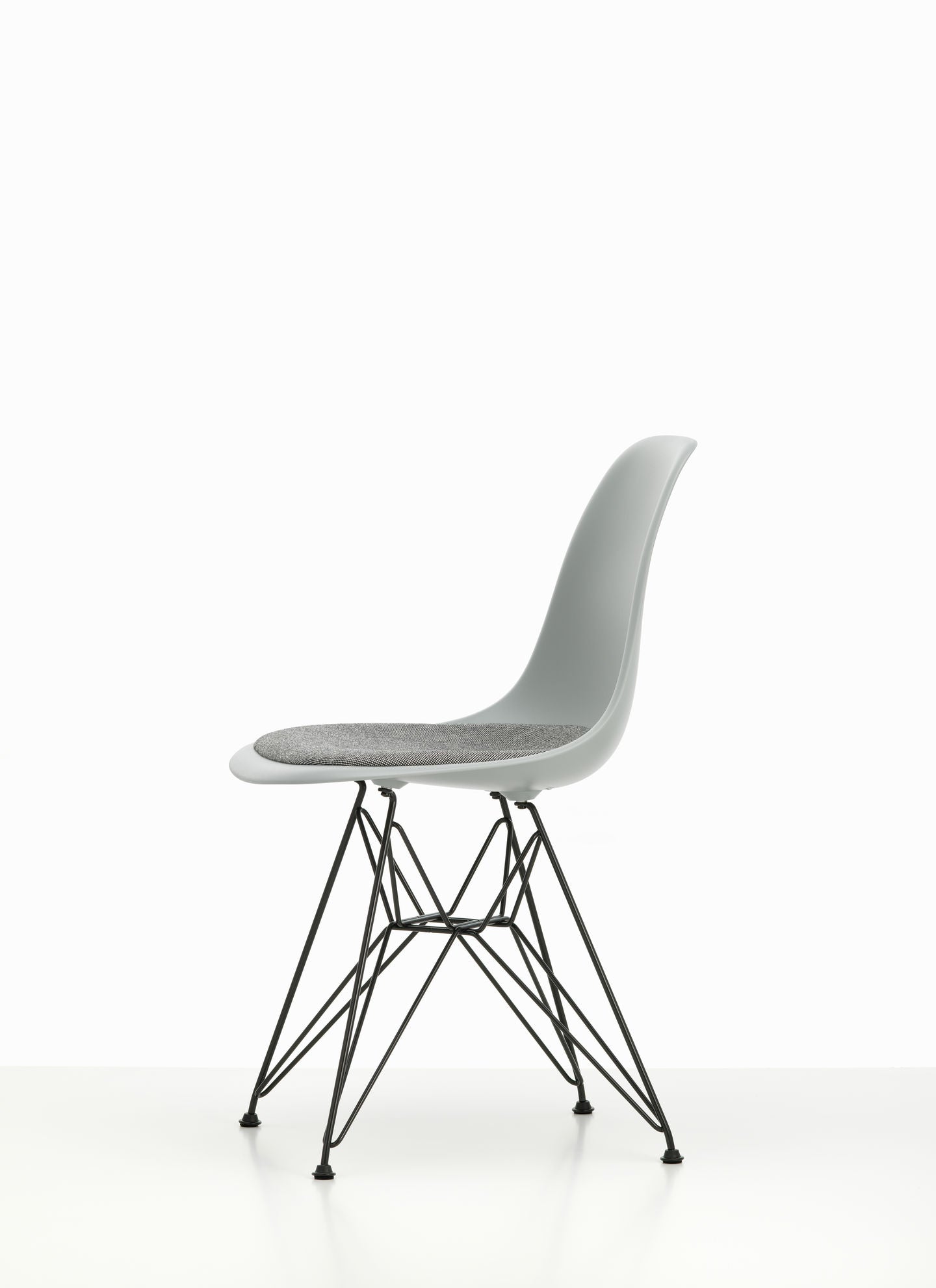 Vitra Eames DSR eetkamerstoel vast zitkussen Light Grey zwart gepoedercoat