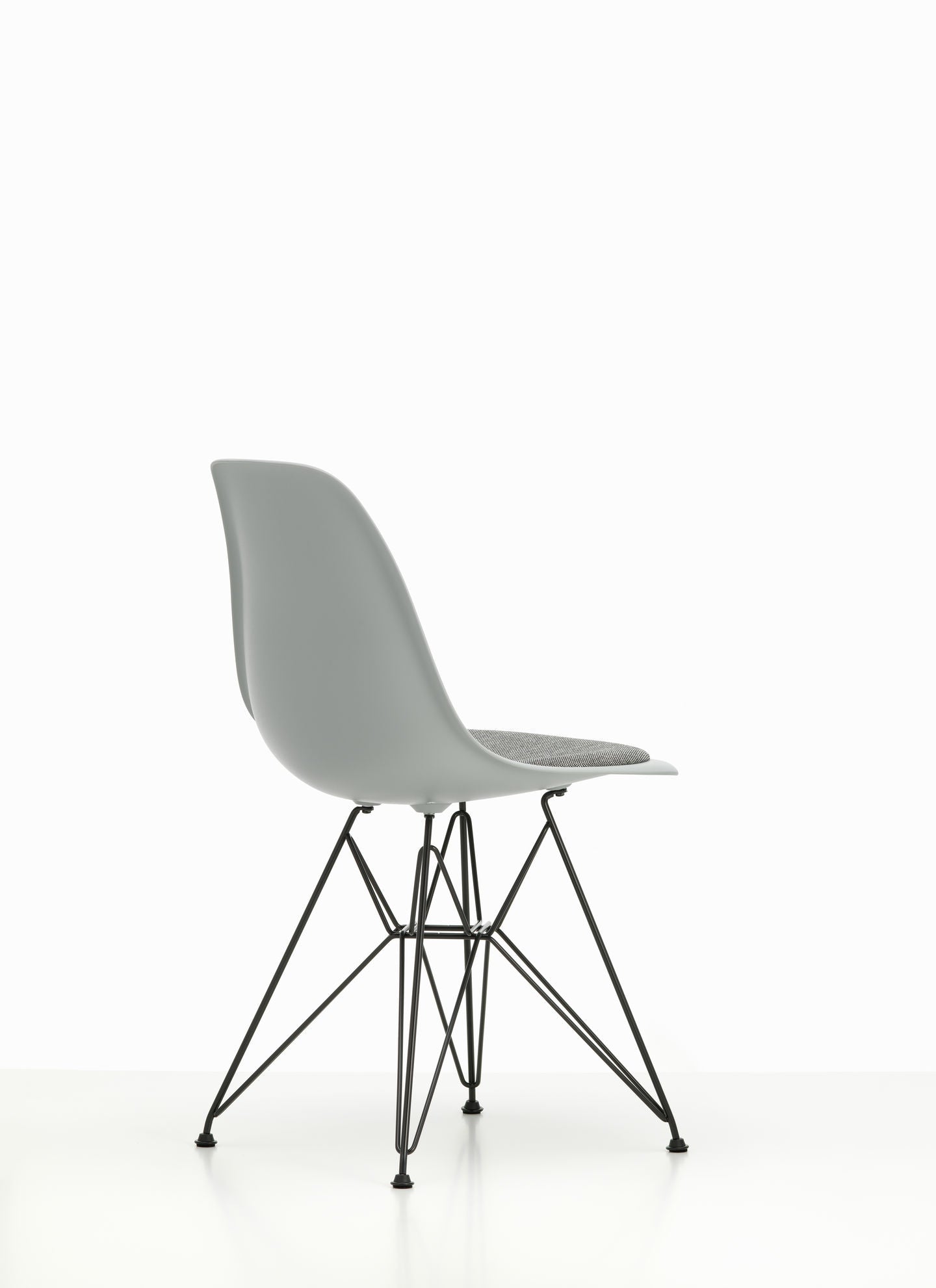 Vitra Eames DSR eetkamerstoel vast zitkussen Light Grey zwart gepoedercoat