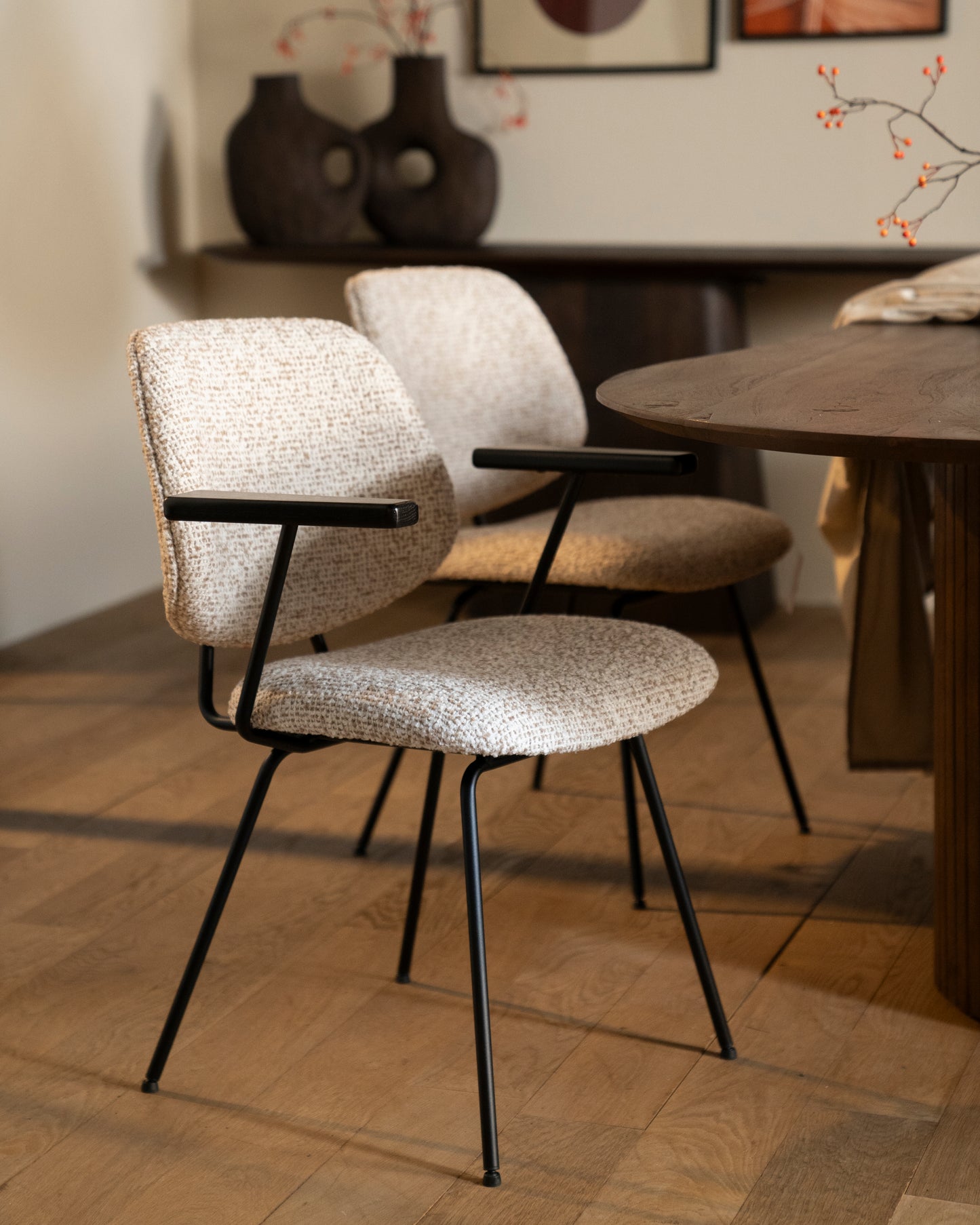 Eleonora Jon eetkamerstoel met arm Maywood Taupe