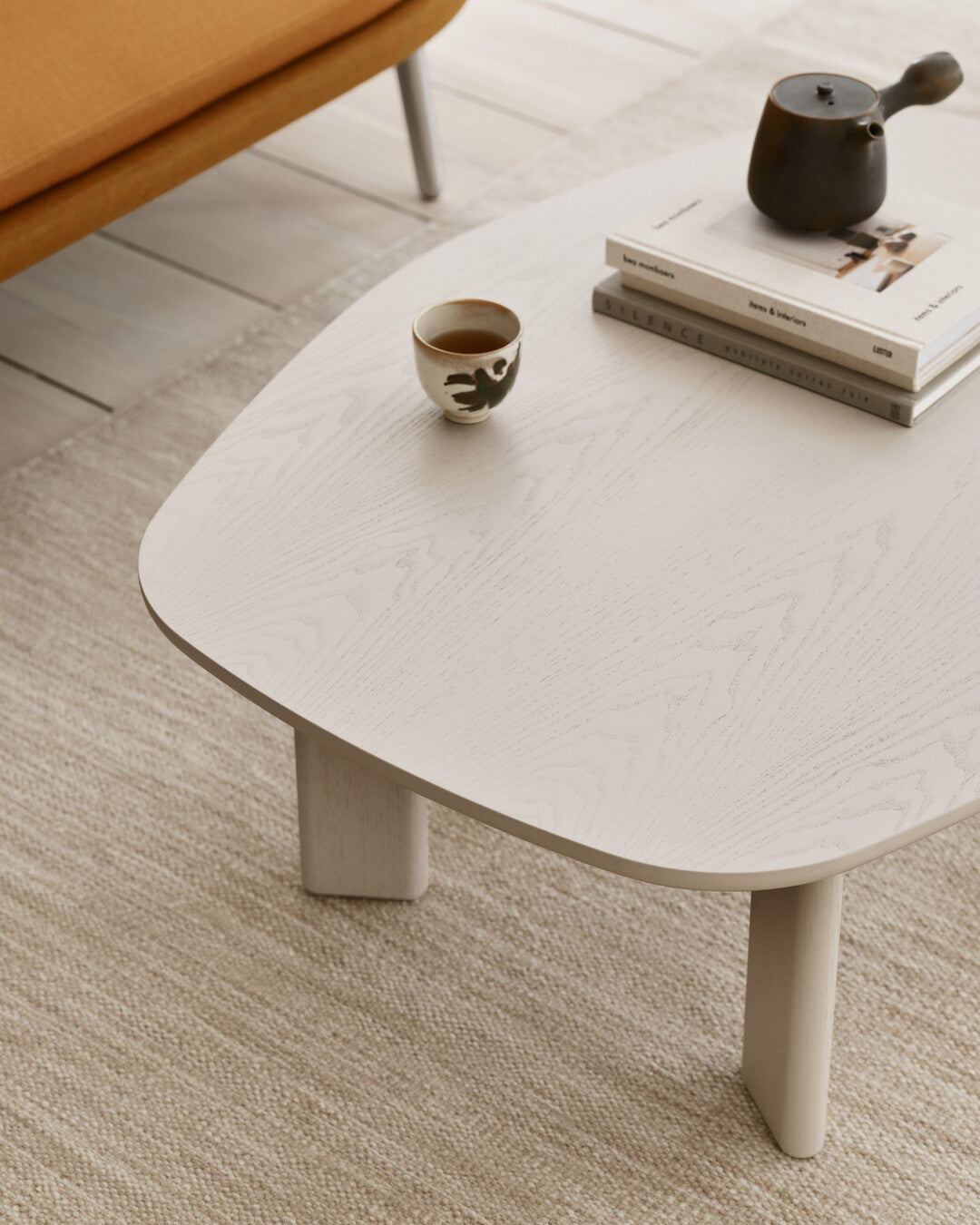 Fritz Hansen Analog bijzettafel essen lichtbeige