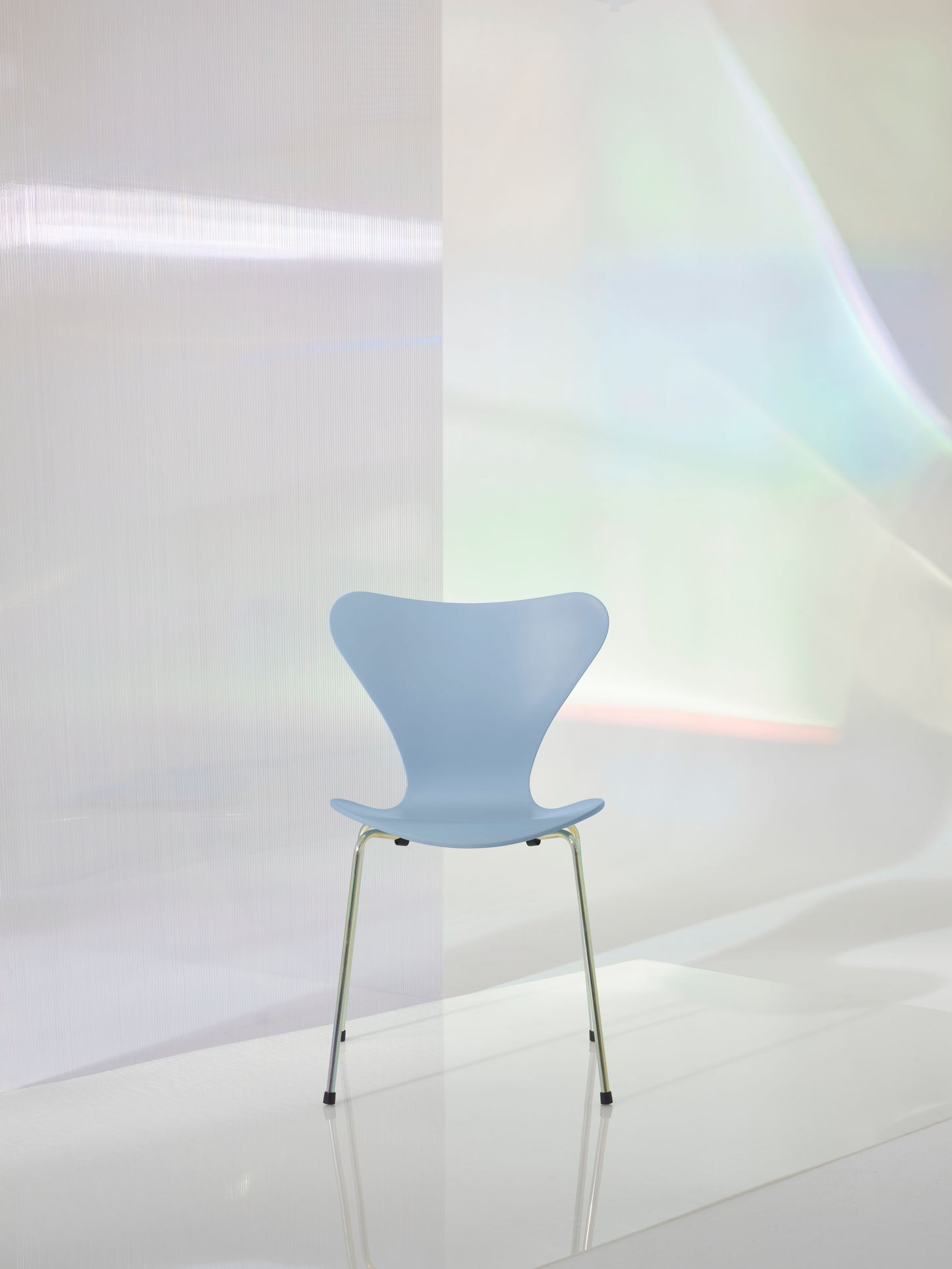 Fritz Hansen Series 7 vlinderstoel rainbow 7:14 AM Blue