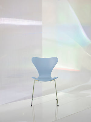 Fritz Hansen Series 7 vlinderstoel rainbow 7:14 AM Blue
