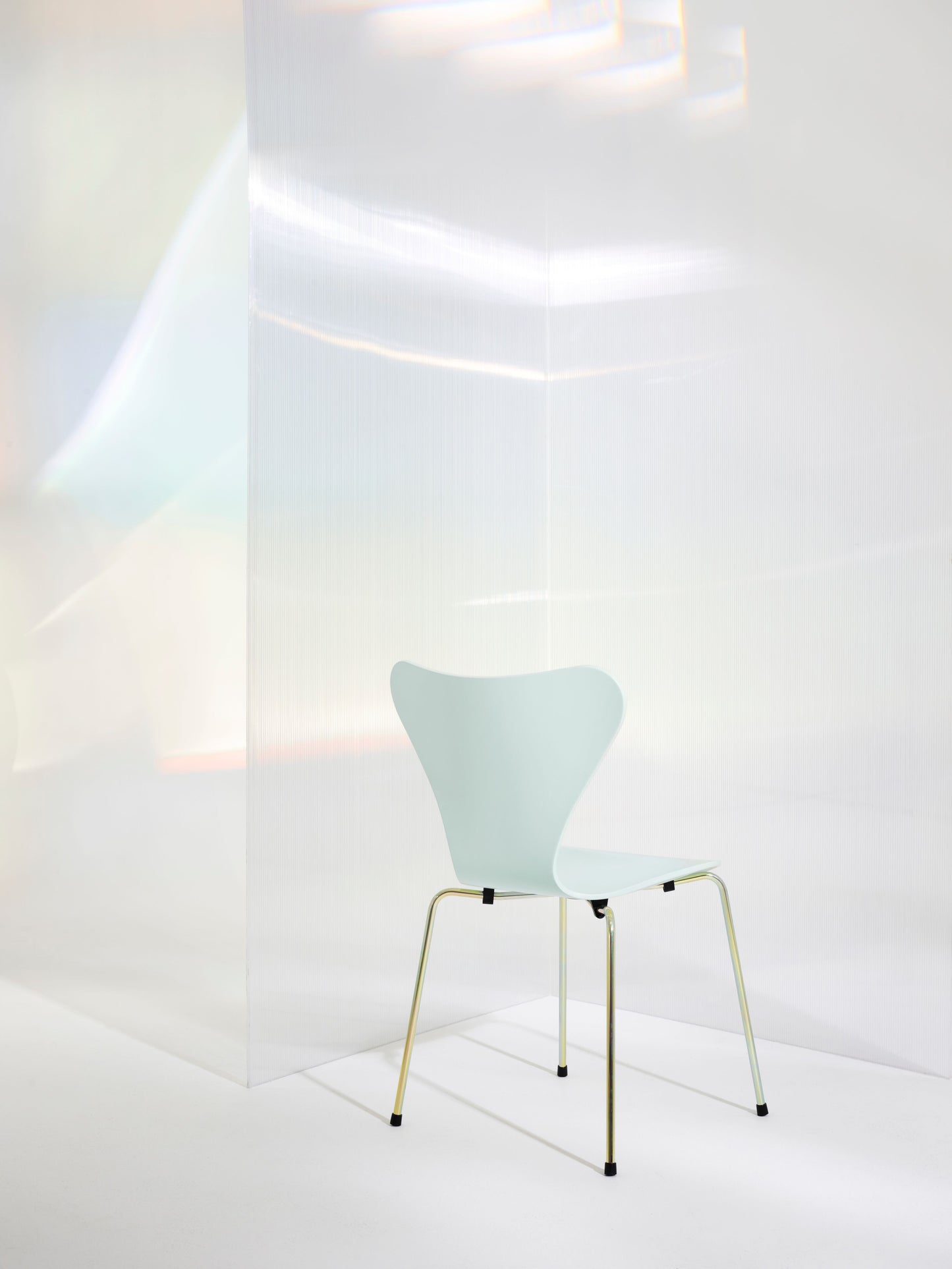 Fritz Hansen Series 7 vlinderstoel rainbow 7:14 AM Green