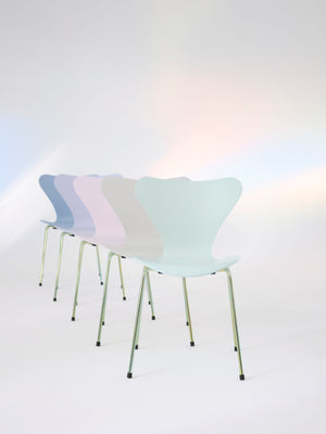 Fritz Hansen Series 7 vlinderstoel rainbow 7:14 AM Green