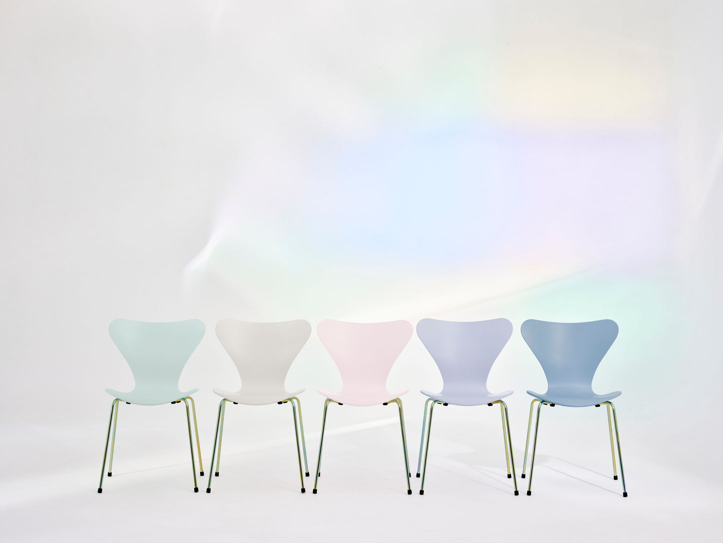 Fritz Hansen Series 7 vlinderstoel rainbow 7:14 AM Pink