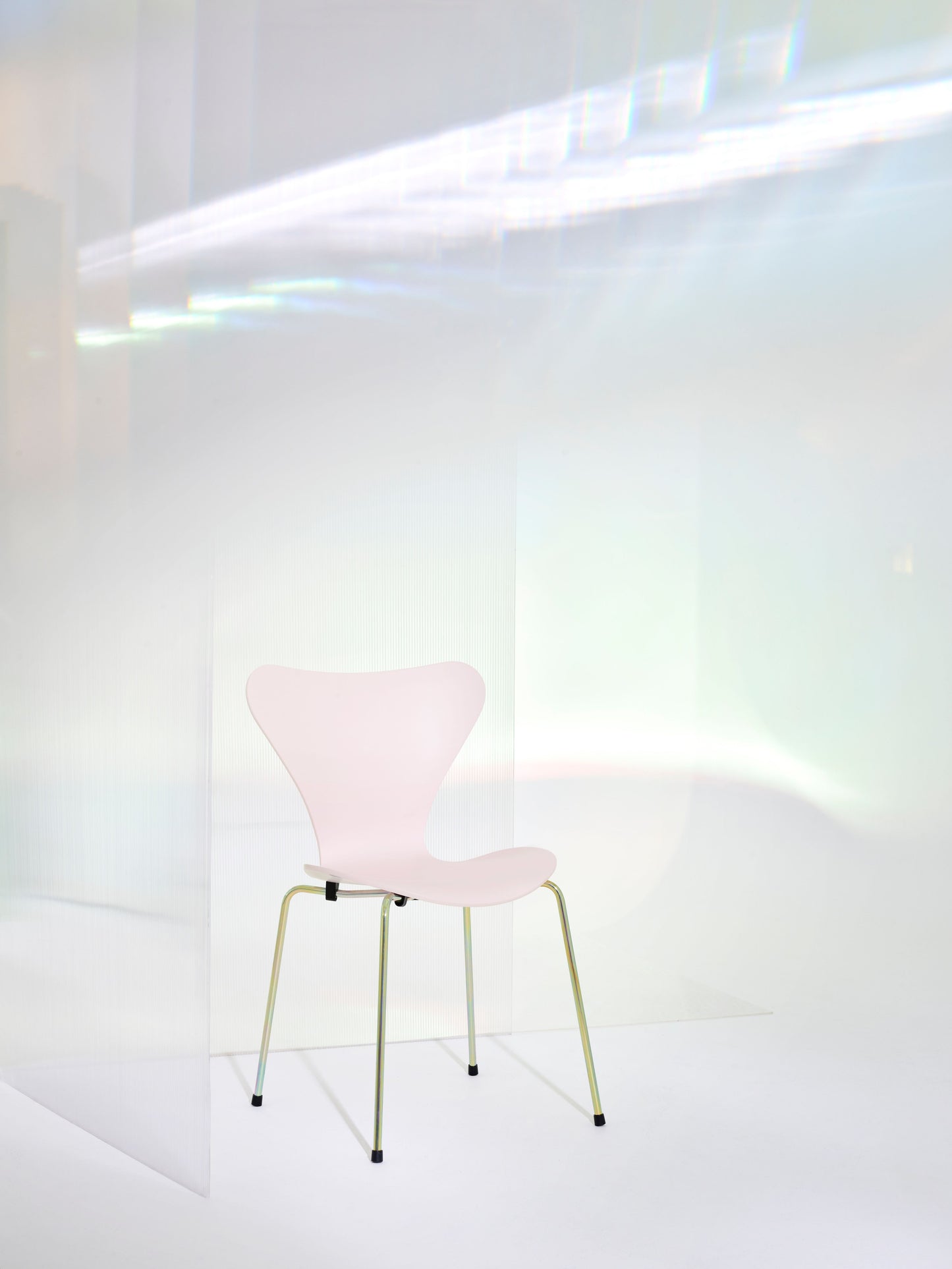 Fritz Hansen Series 7 vlinderstoel rainbow 7:14 AM Pink