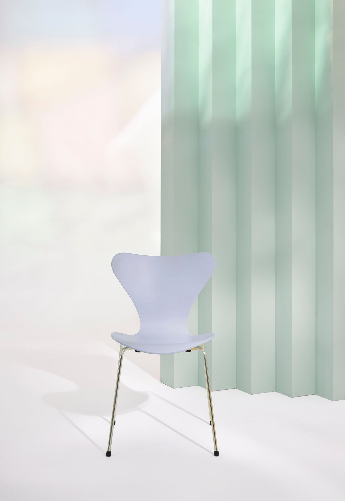 Fritz Hansen Series 7 vlinderstoel rainbow 7:14 AM Violet