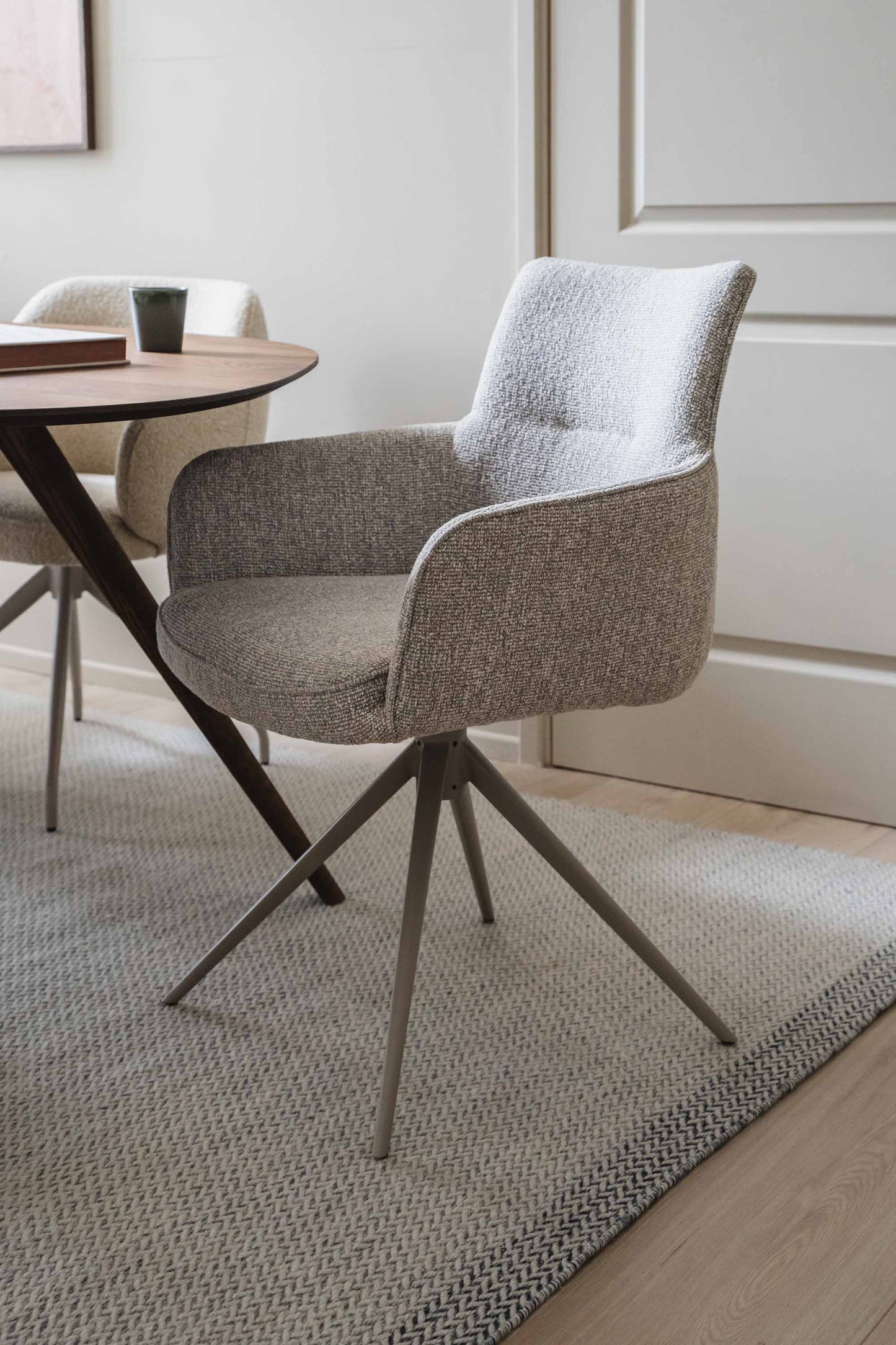 HelloChair HC10 Qube eetkamerstoel spinpoot bruin Lodge Clay/Challenger Shell