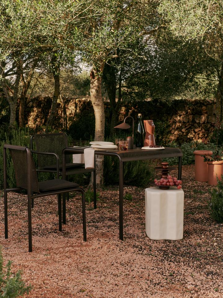 Ferm Living Dapple tuintafel 80 x 80 cm Cashmere