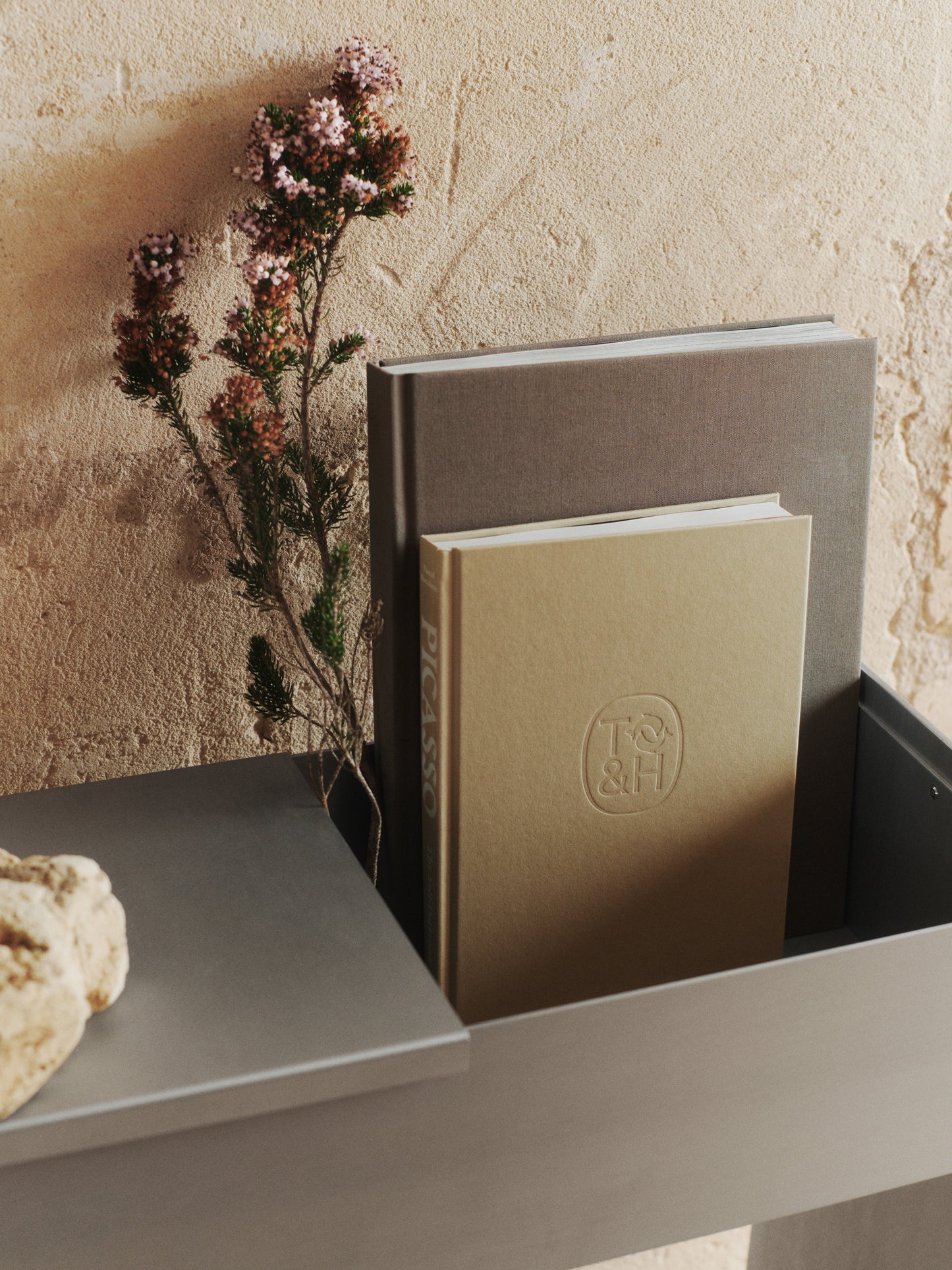 Ferm Living Lager plantenbak met plank Aluminium