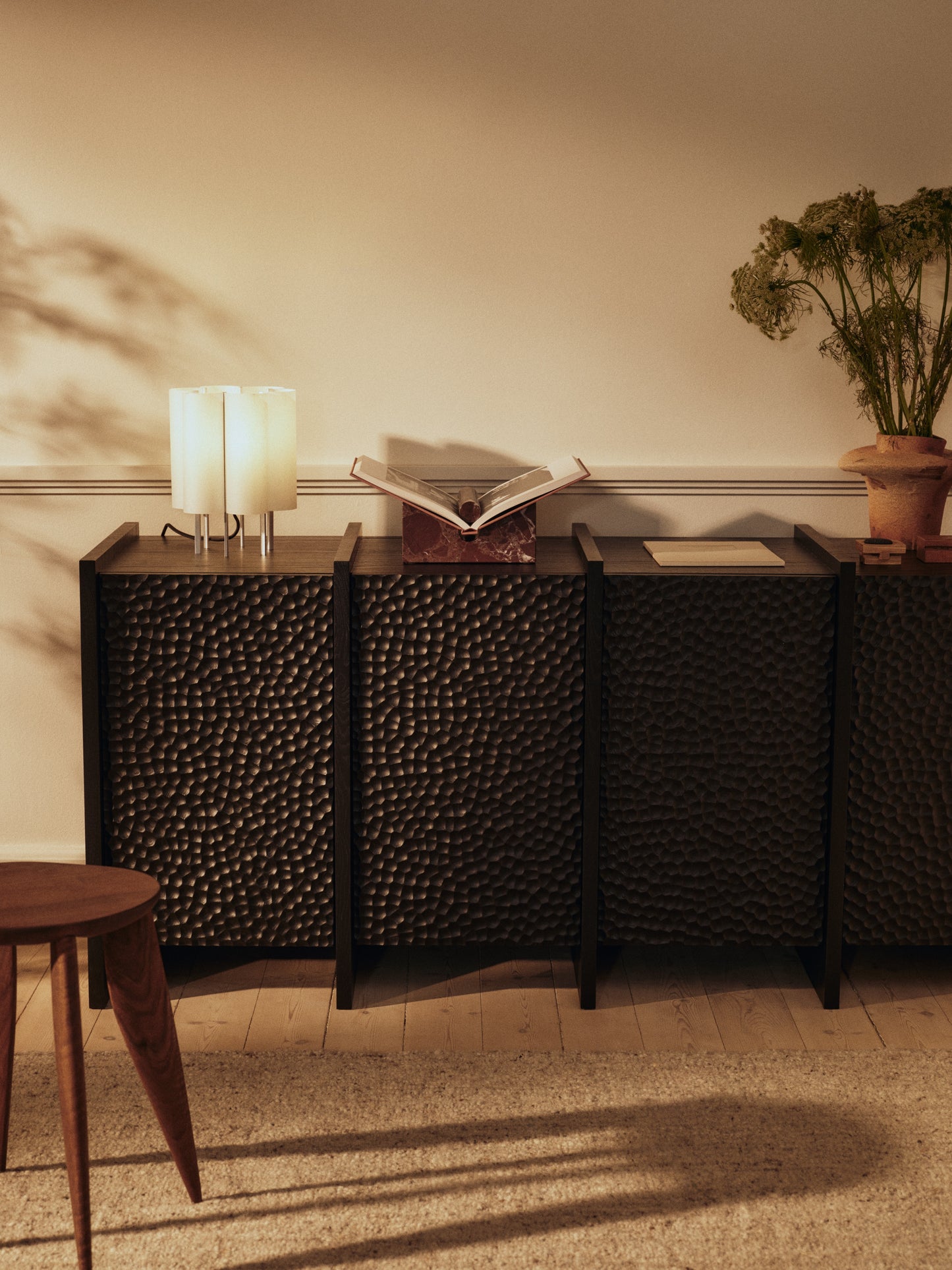 Ferm Living Feve bijzettafel Walnut