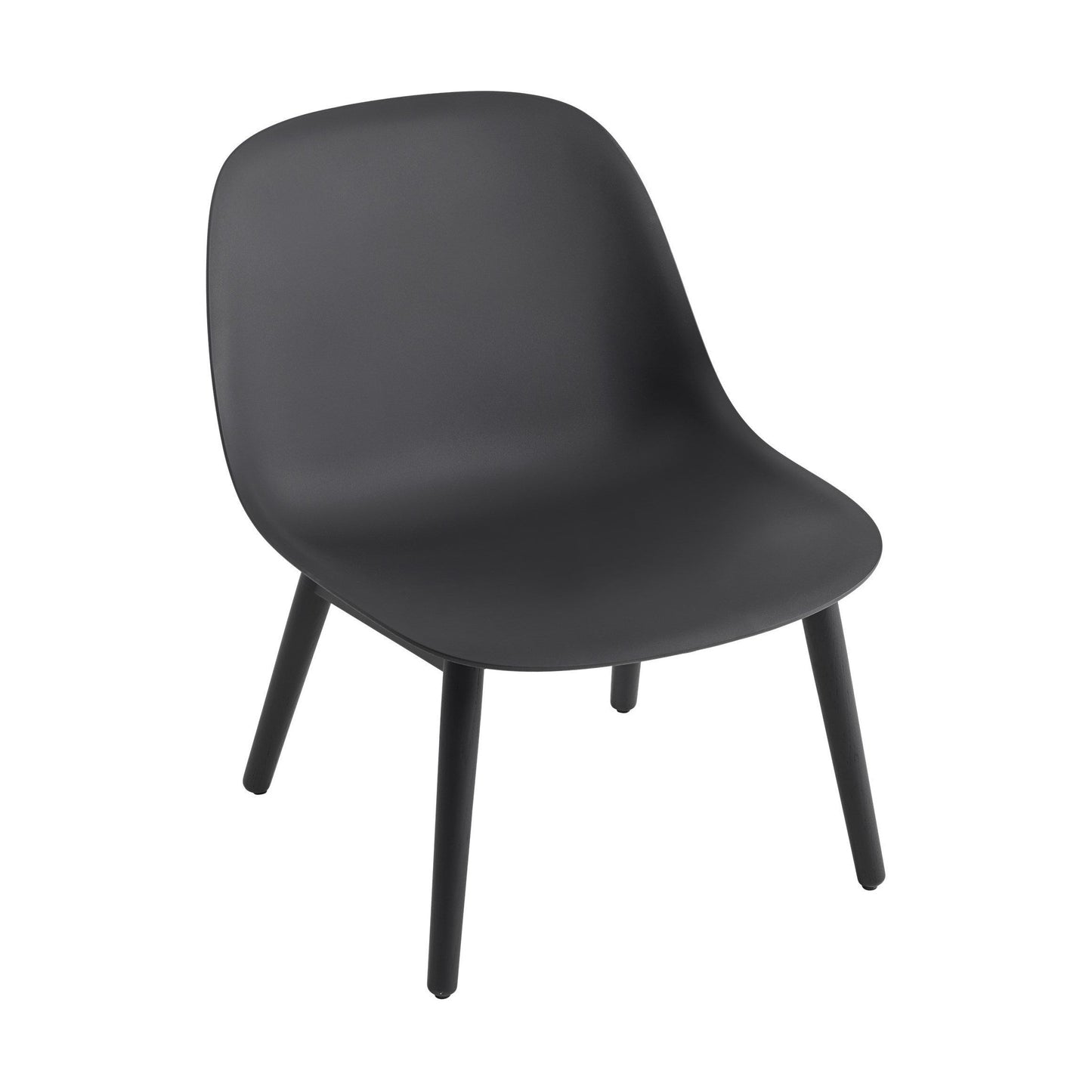 Muuto Fiber loungestoel Zwart vierpoot eikenhout