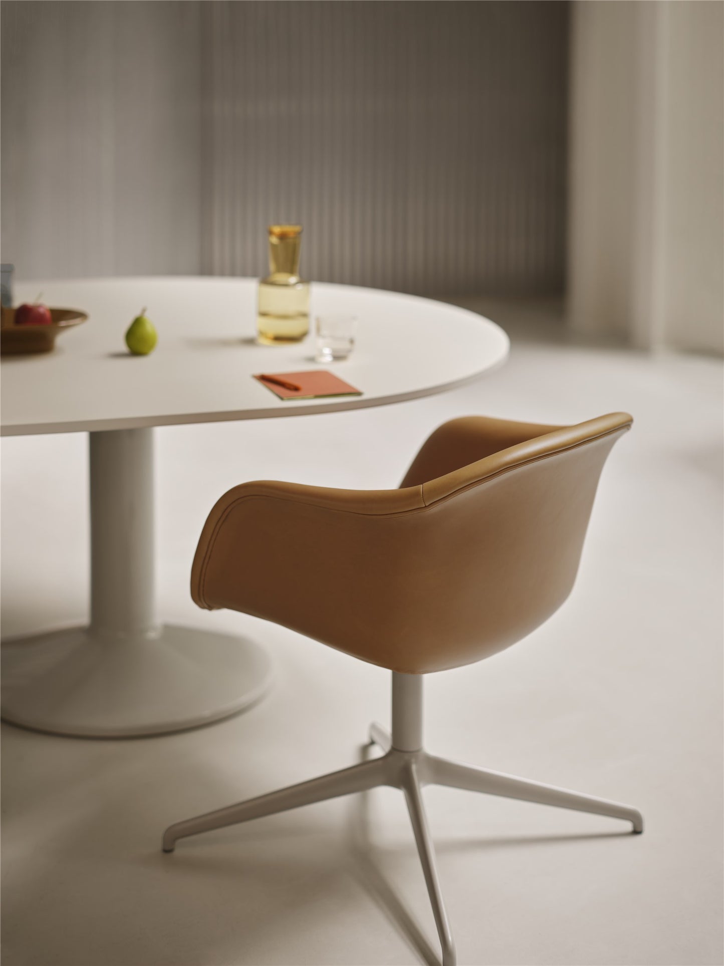 Muuto Fiber Soft eetkamerstoel gestoffeerd Vidar 693 swivel