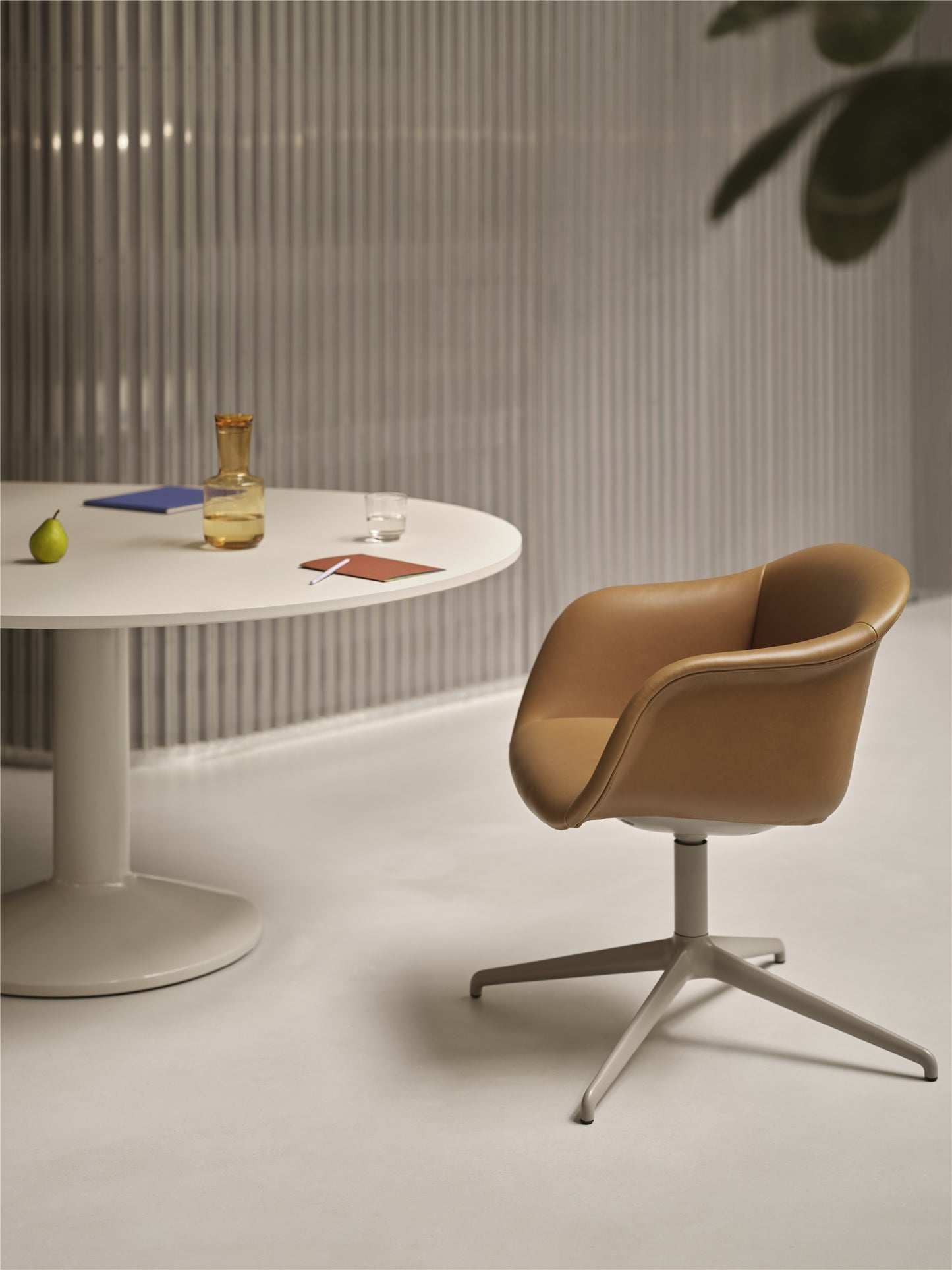 Muuto Fiber Soft eetkamerstoel gestoffeerd Vidar 693 swivel
