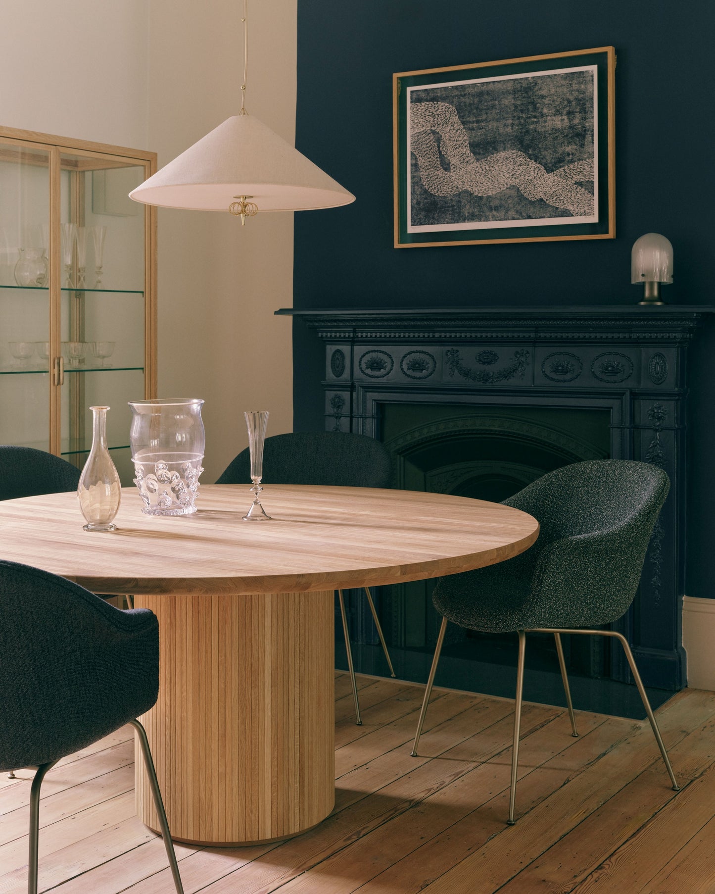 Gubi Moon eettafel Ø150 cm gezeept eiken