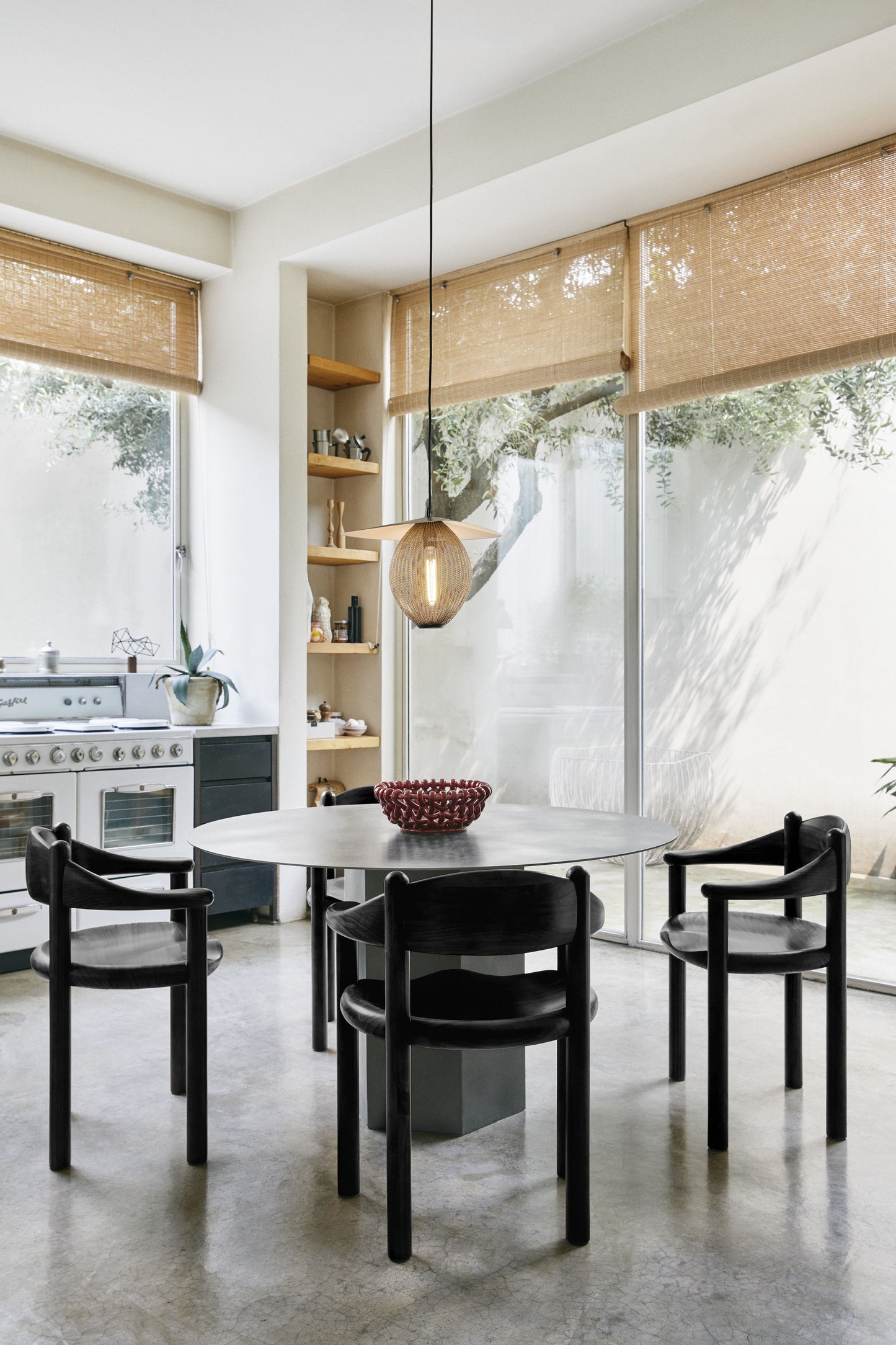 Gubi Daumiller eetkamerstoel black